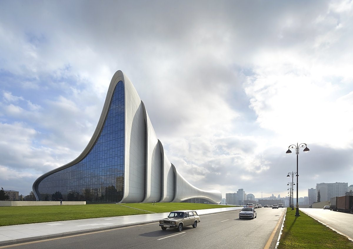 阿利耶夫文化中心，Zaha Hadid，Heydar Aliyev，