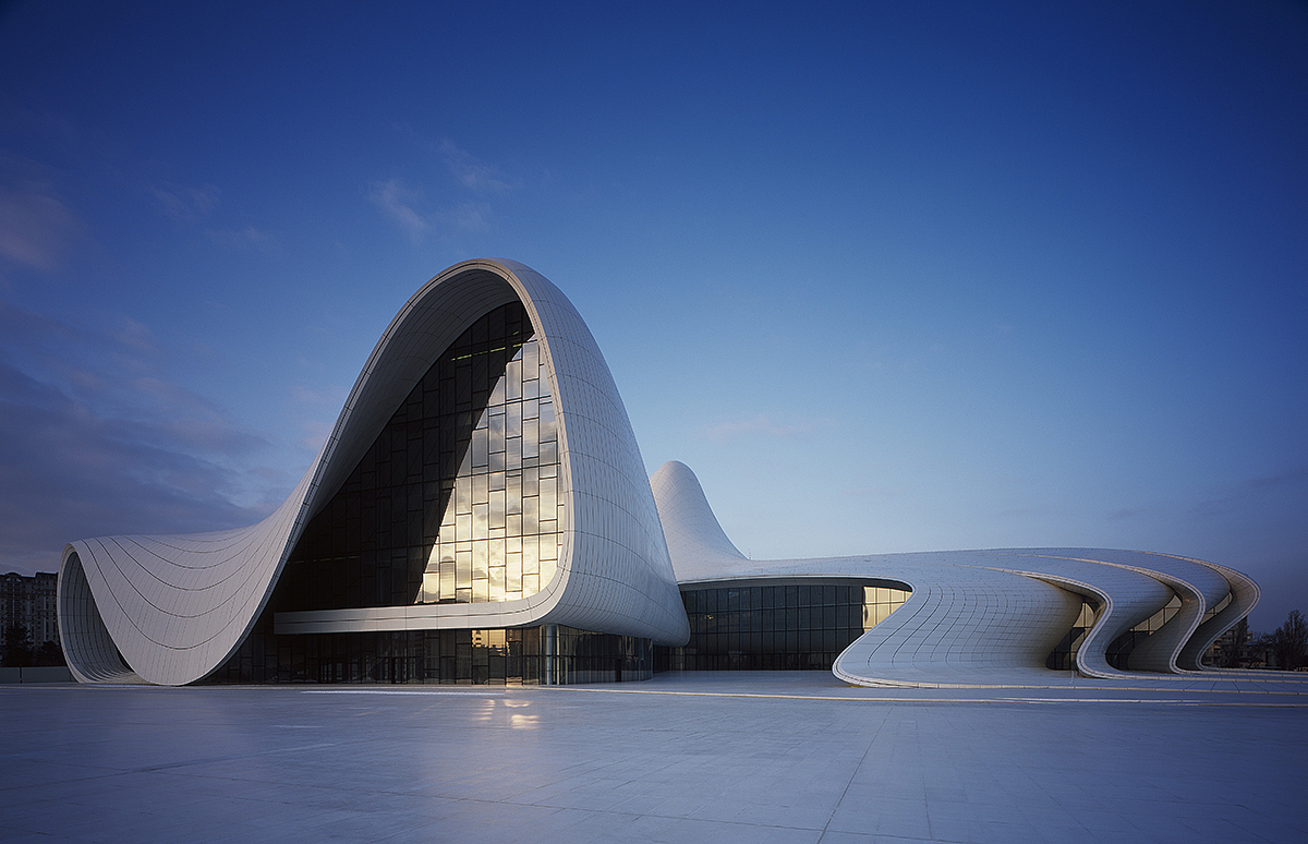 阿利耶夫文化中心，Zaha Hadid，Heydar Aliyev，