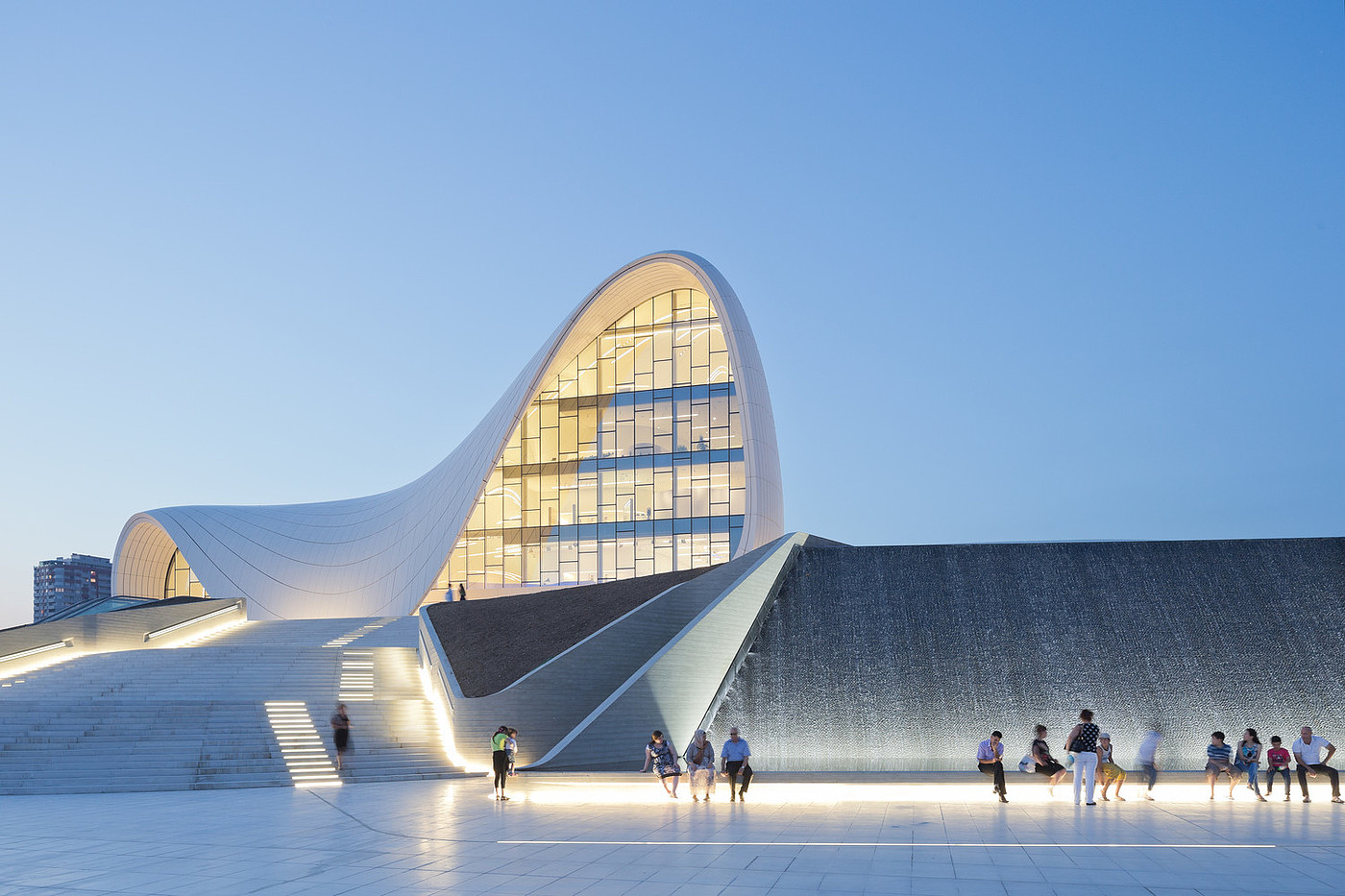 阿利耶夫文化中心，Zaha Hadid，Heydar Aliyev，