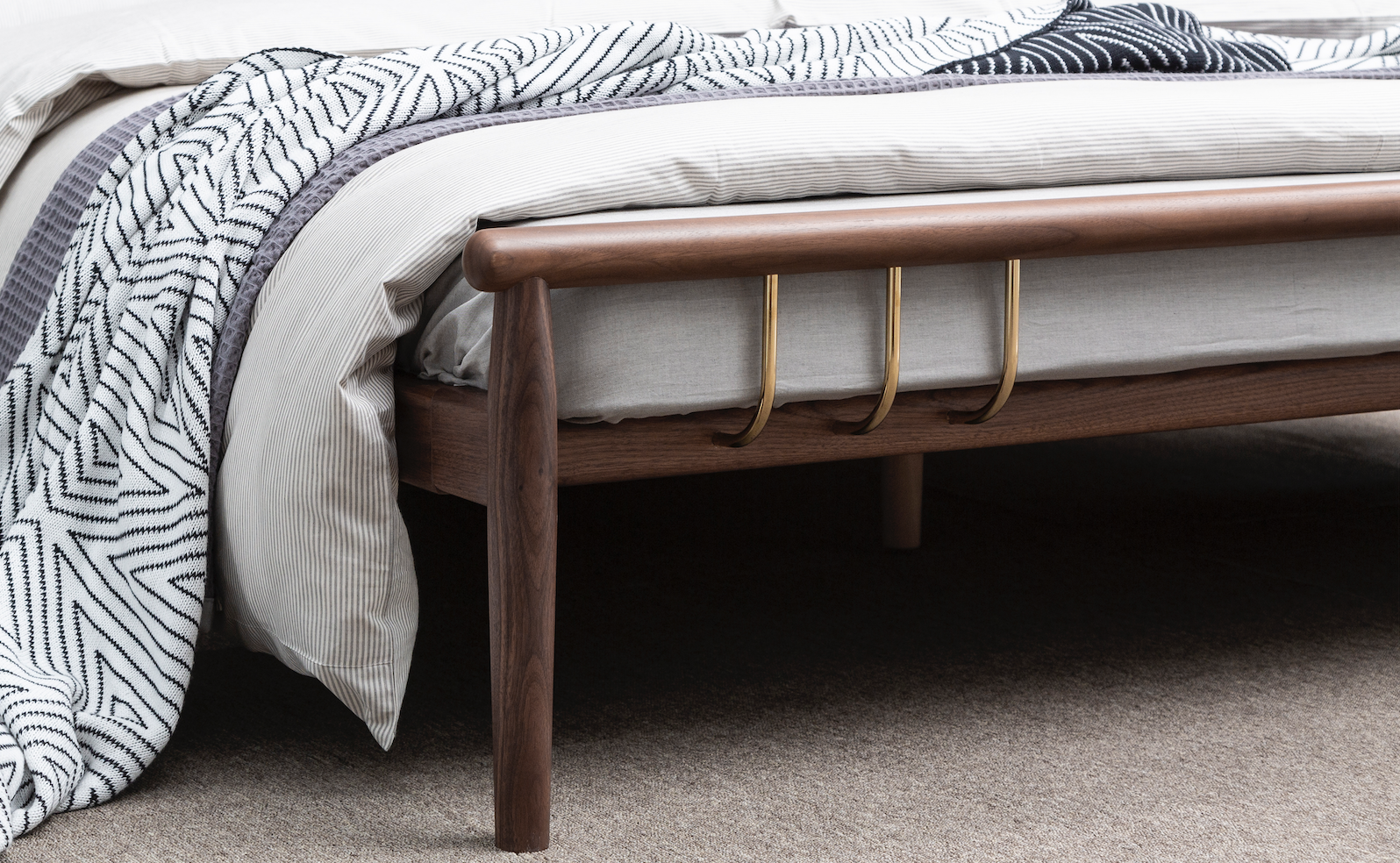 Solid wood bed, Windsor bed, solid wood metal，