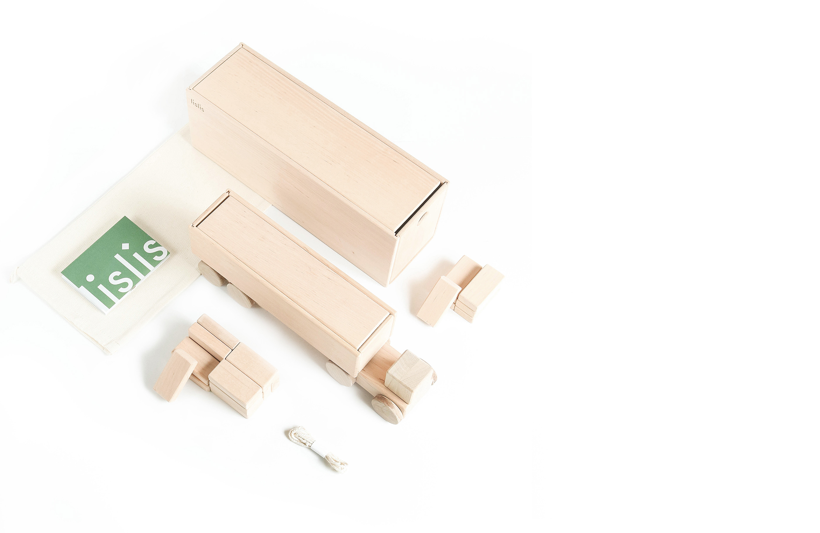 child，Toys，truck，wooden ，