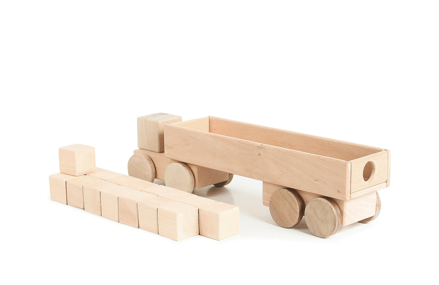 child，Toys，truck，wooden ，