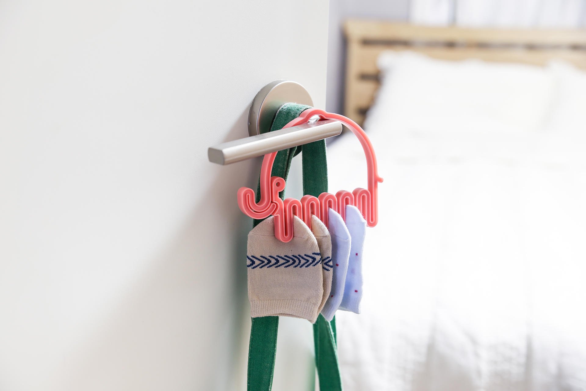 Plastic，Clothes hanger，Save，