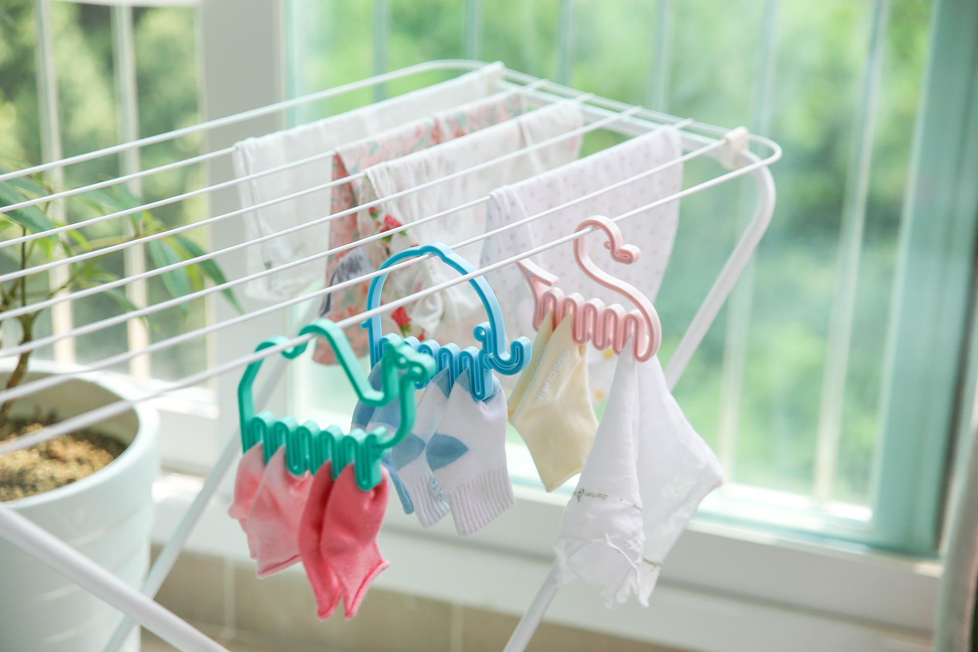 Plastic，Clothes hanger，Save，