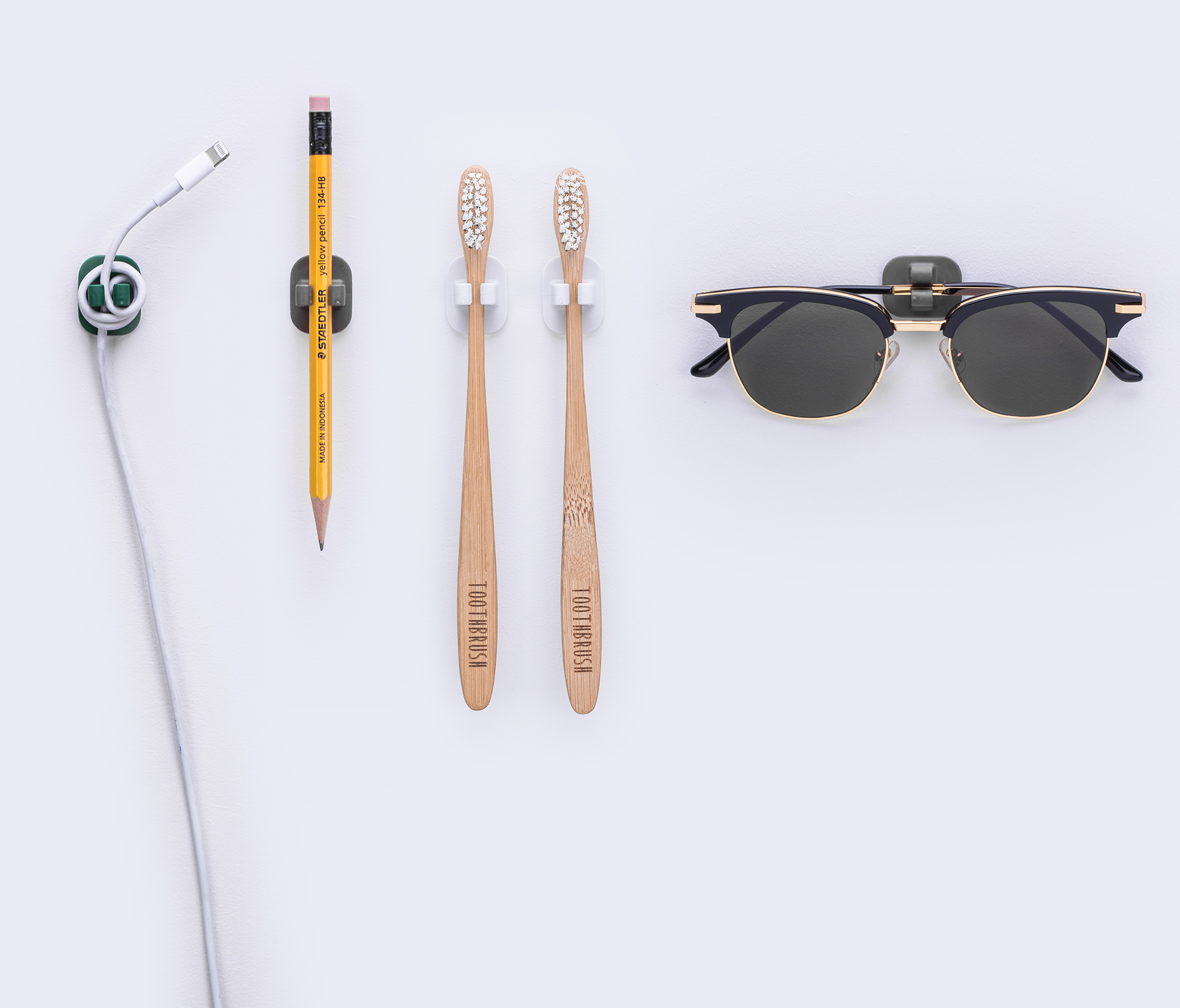 white，a hook，toothbrush，