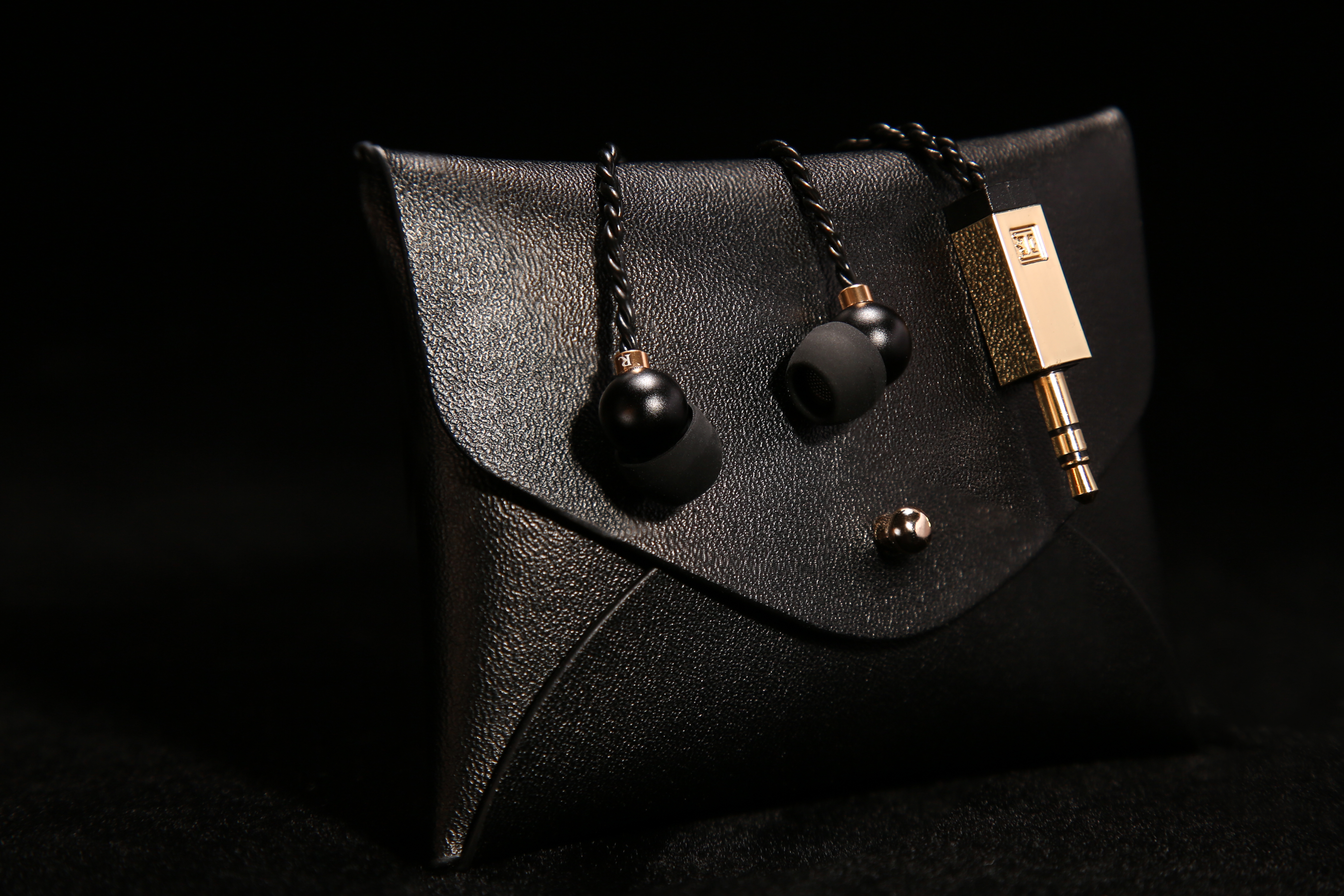 witch，Female earphone，In ear headphones，Small ears，