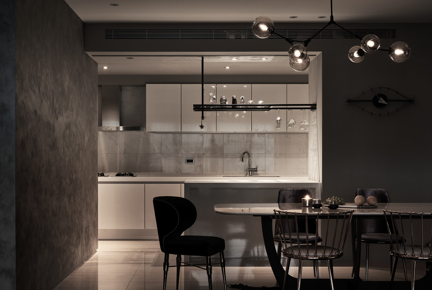 quiet，Solemn，indoor，