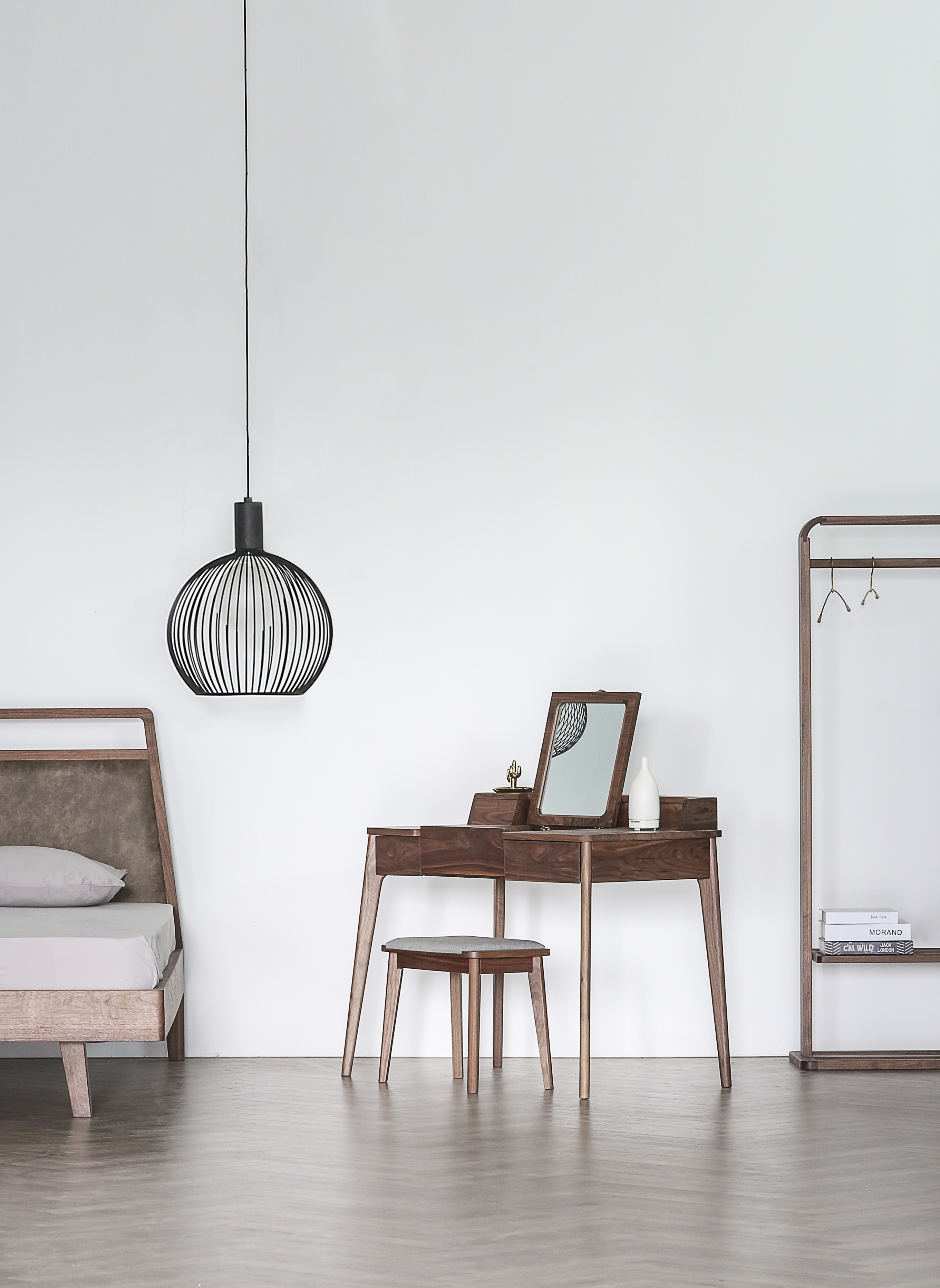 Furniture designer Ren Mengying，