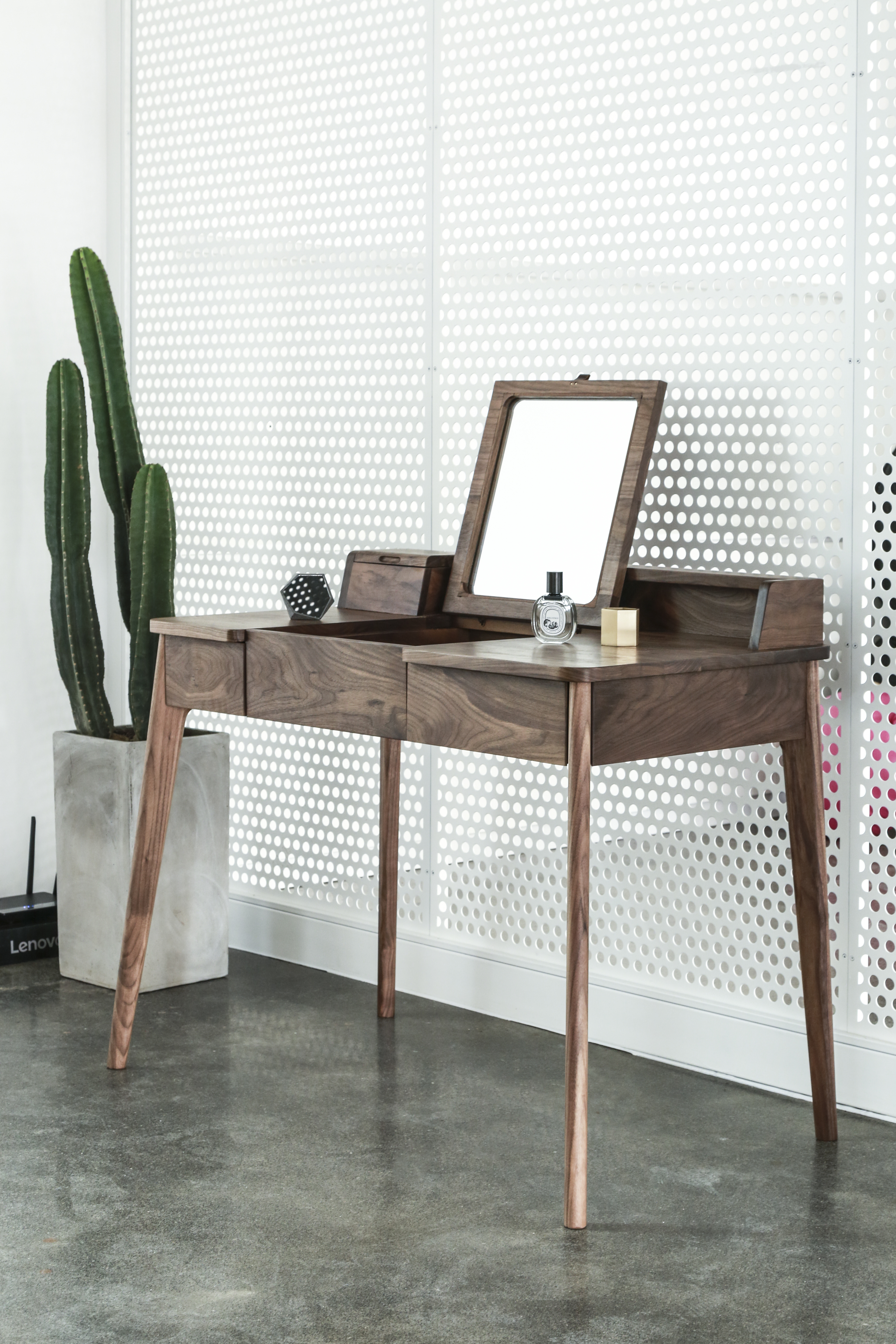 Furniture designer Ren Mengying，