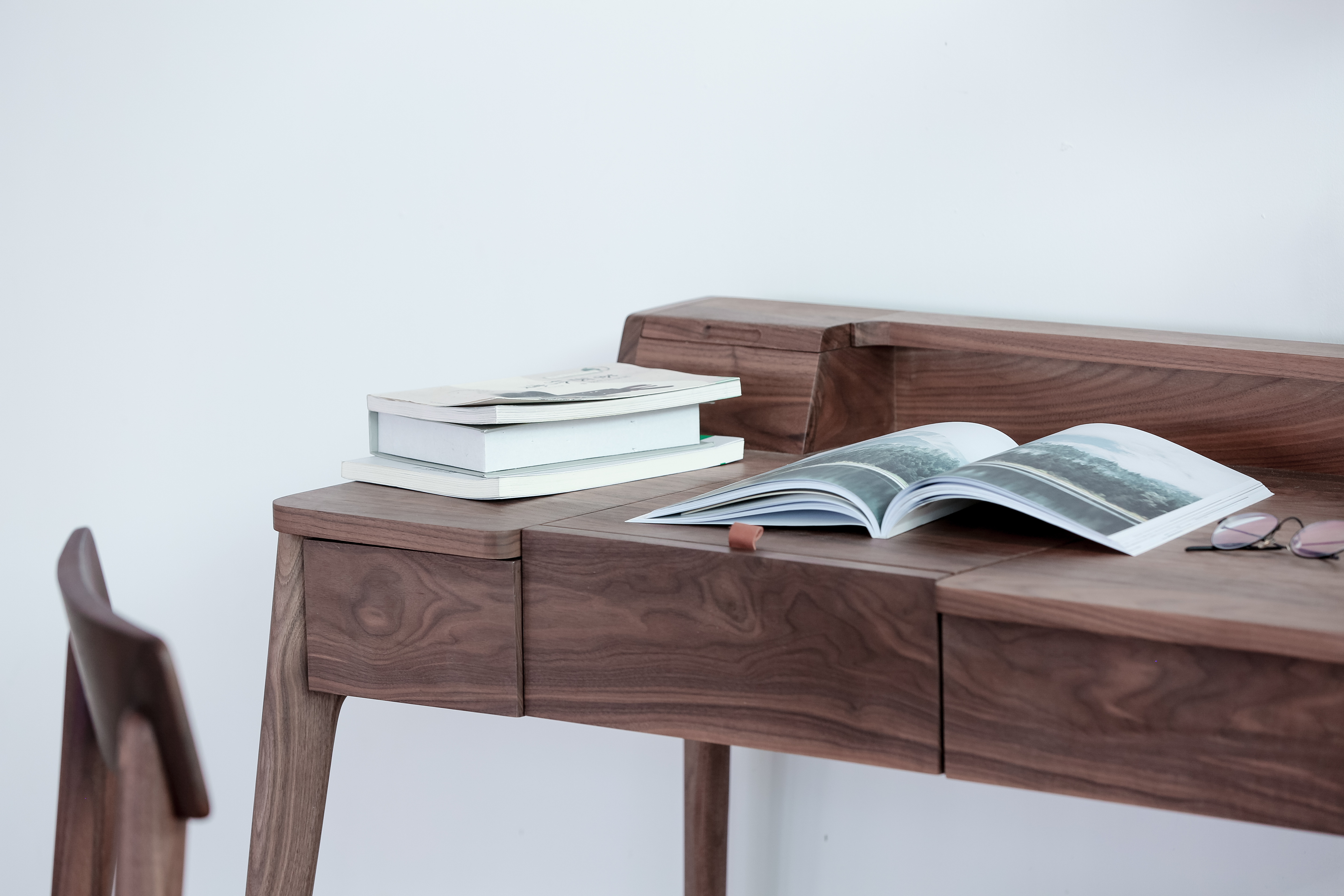 Furniture designer Ren Mengying，