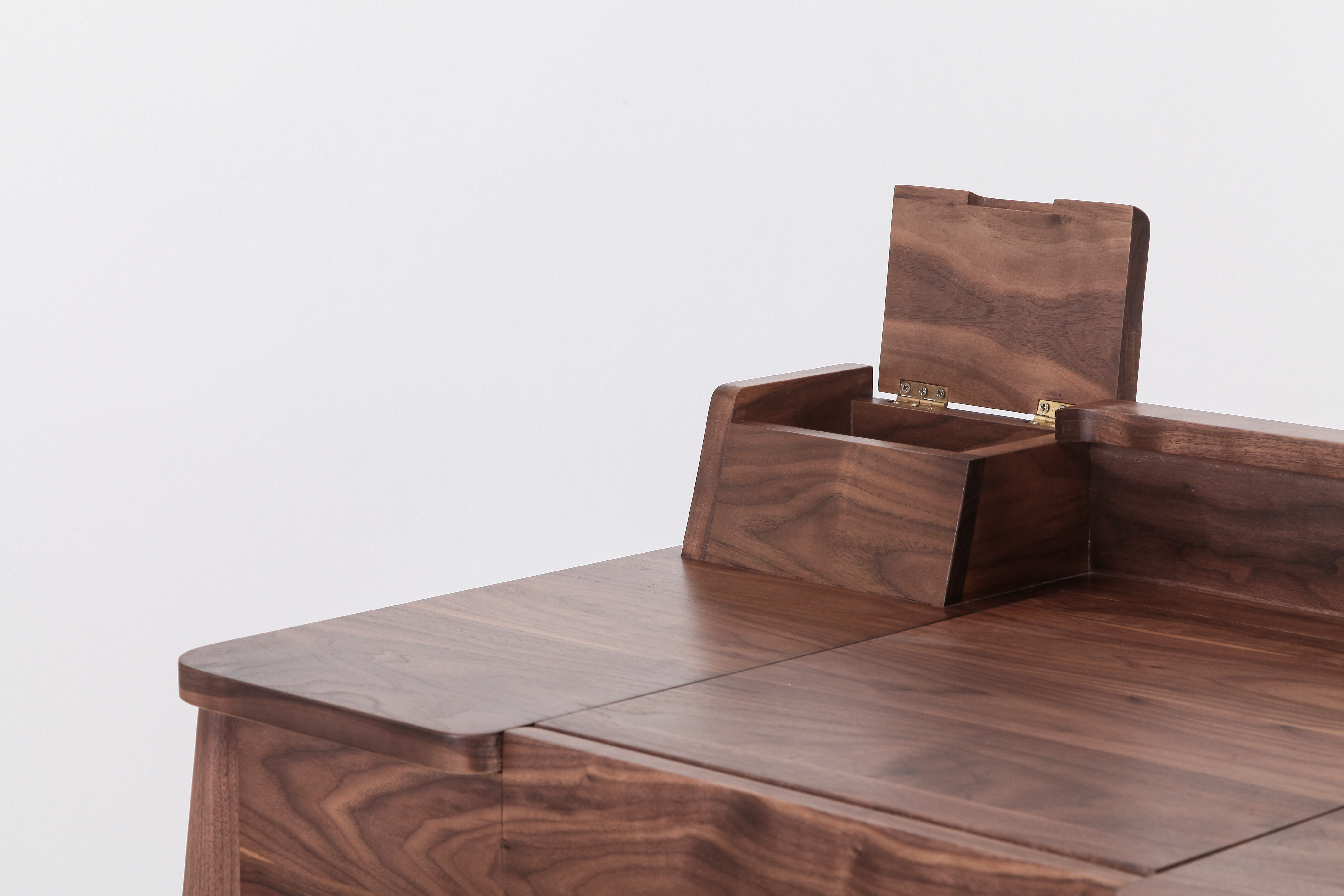 Furniture designer Ren Mengying，