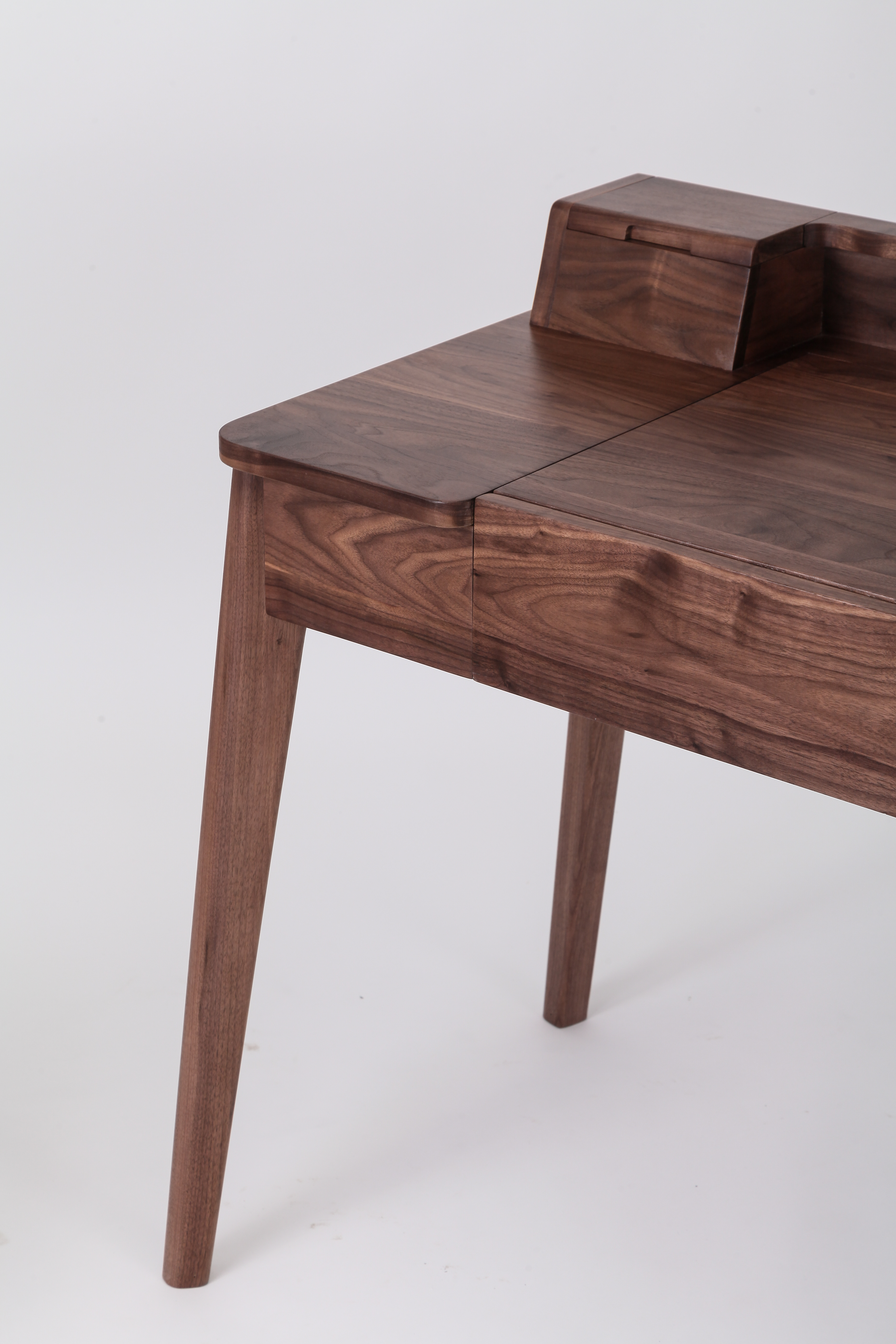 Furniture designer Ren Mengying，