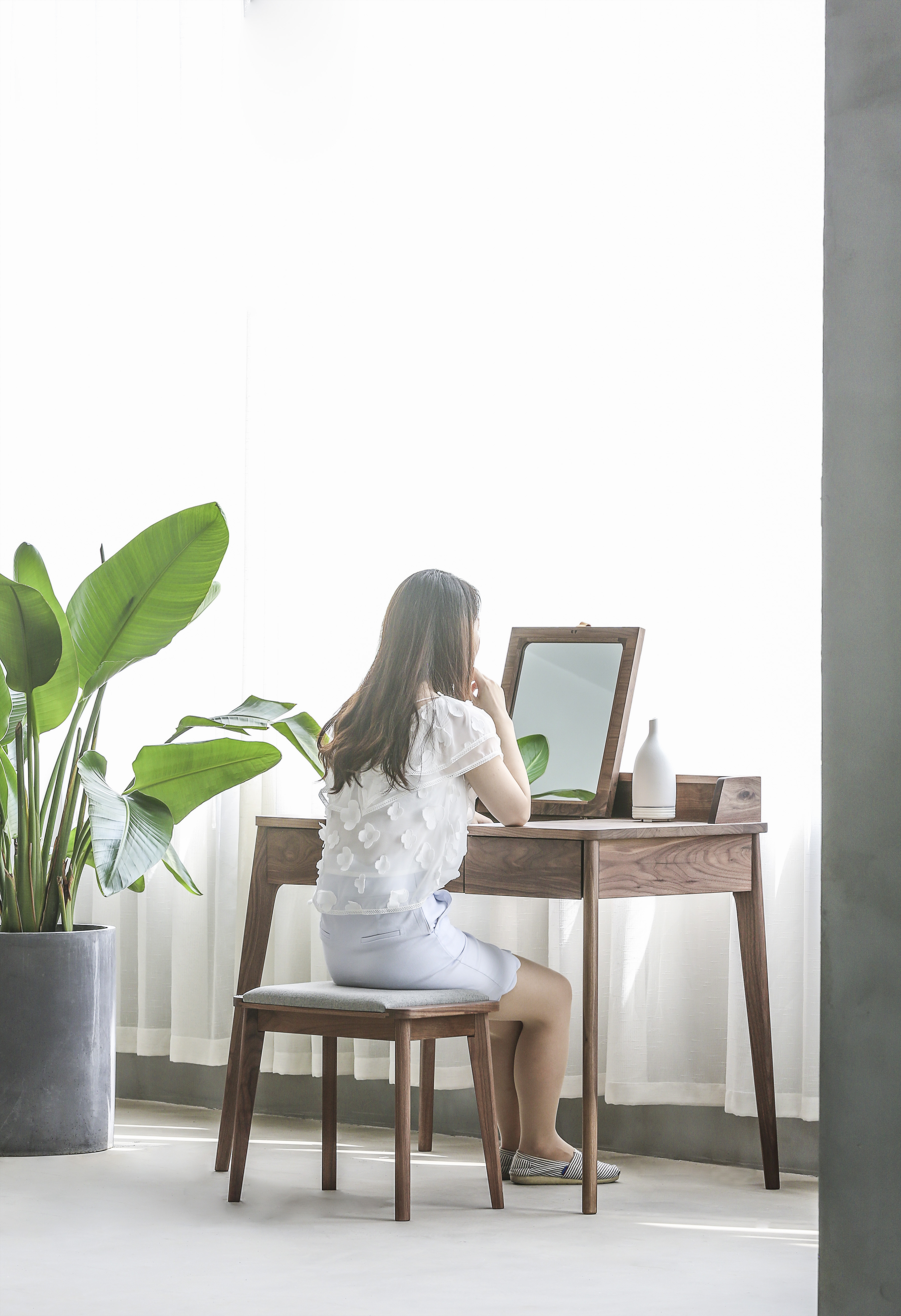 Furniture designer Ren Mengying，