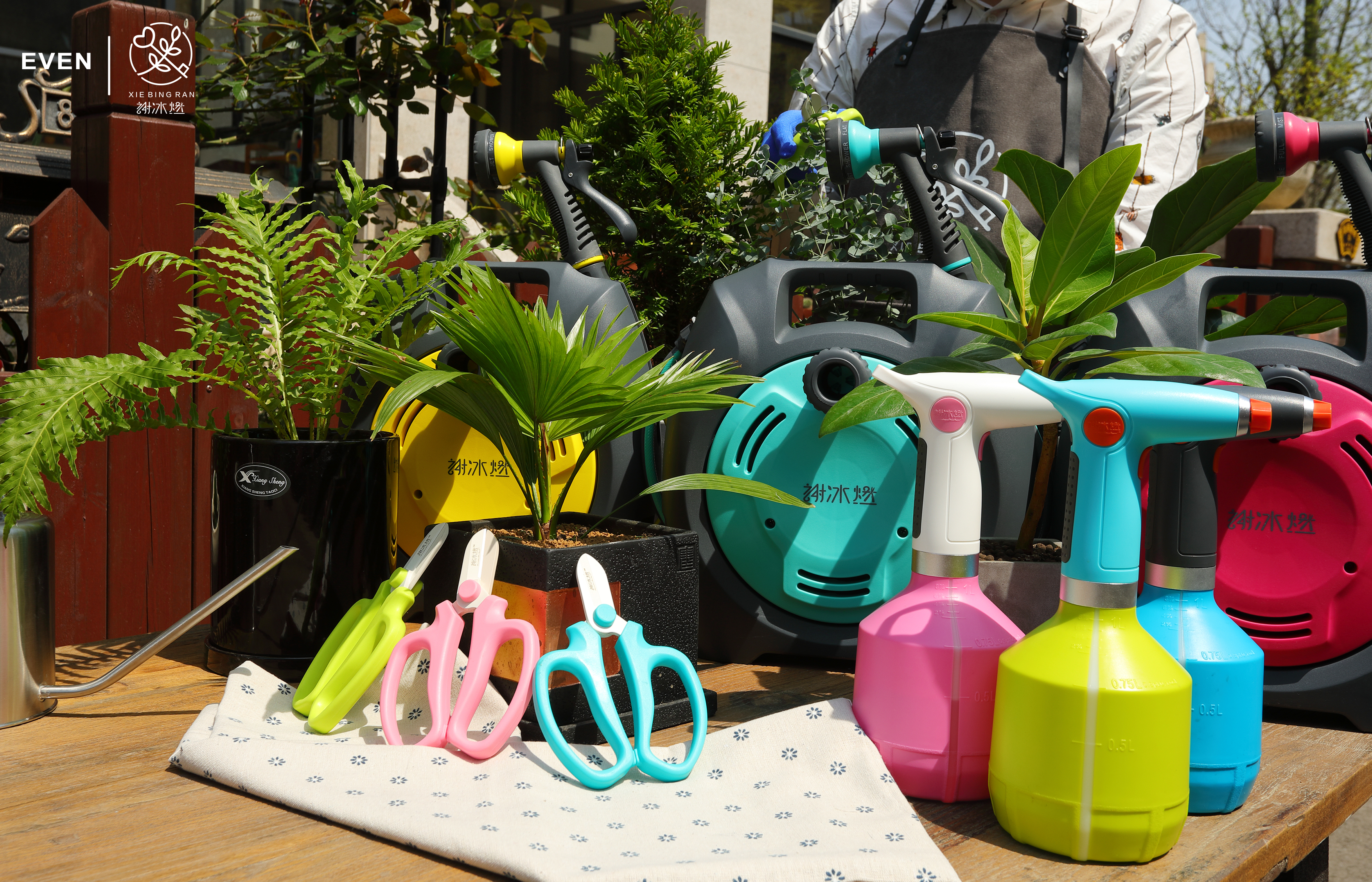 Receive，Watering flowers，Car Wash，suspension，Dual purpose design，