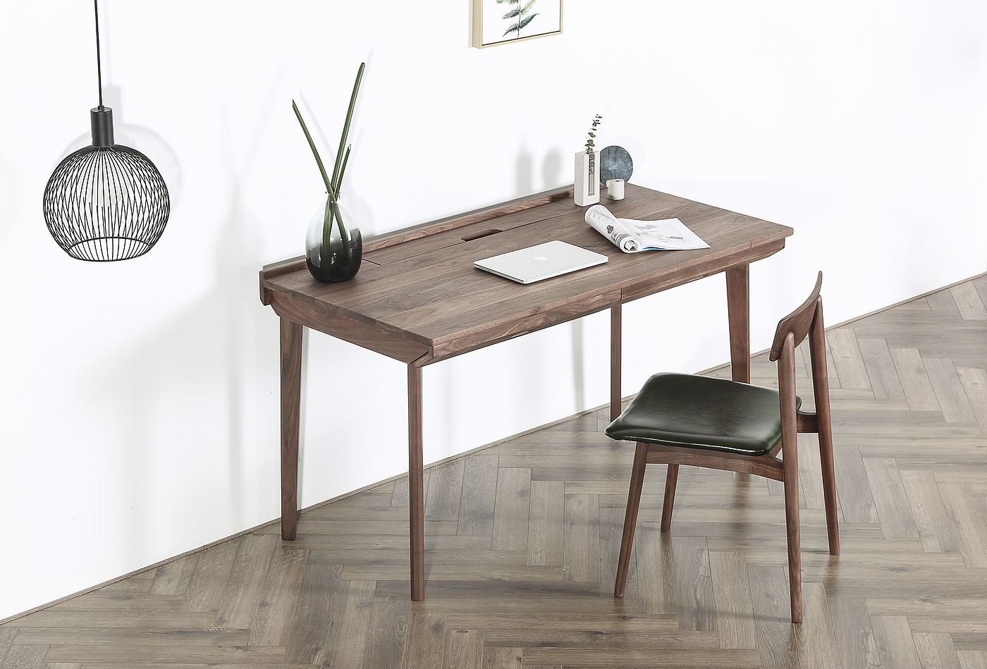 Furniture designer Ren Mengying，