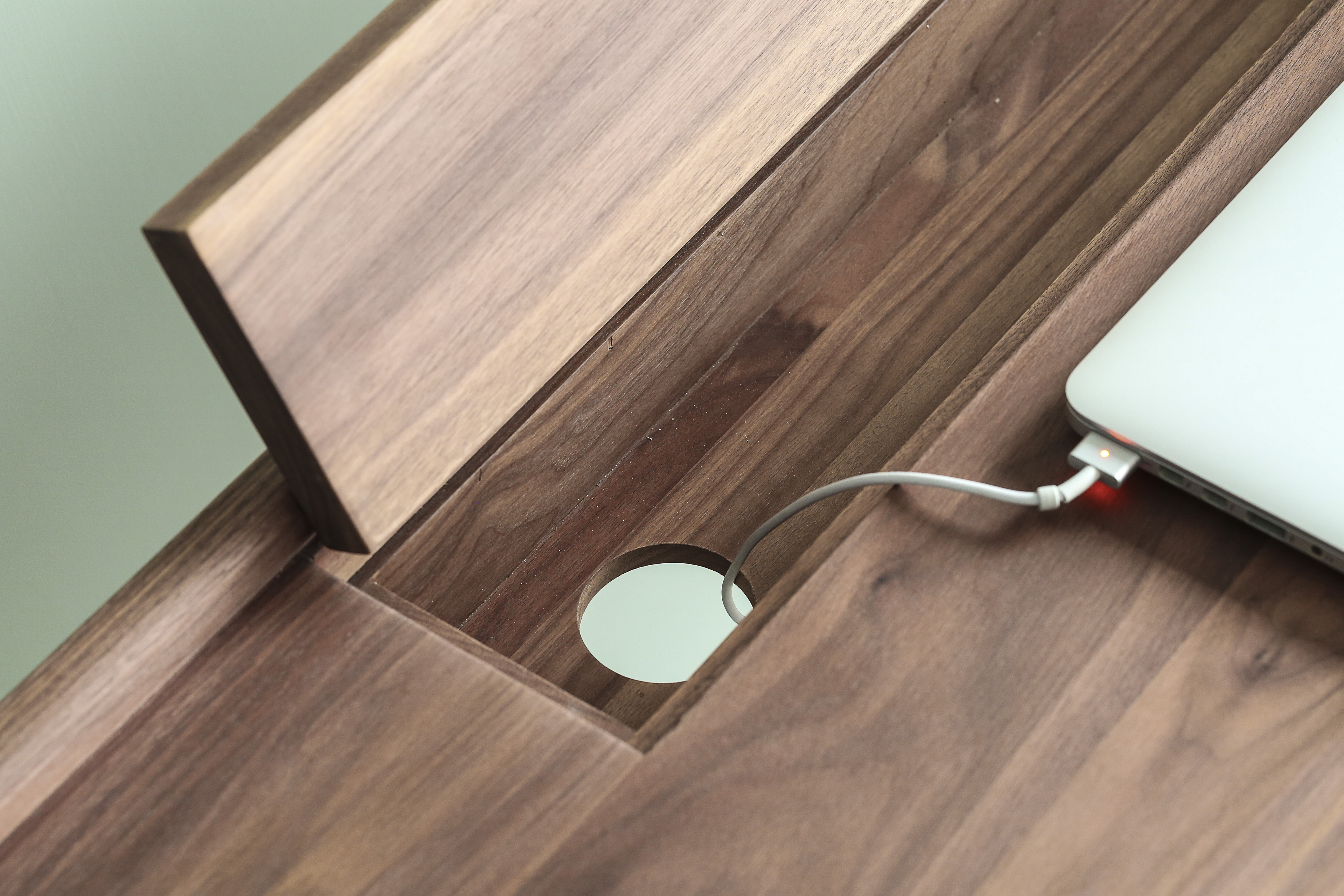 Furniture designer Ren Mengying，