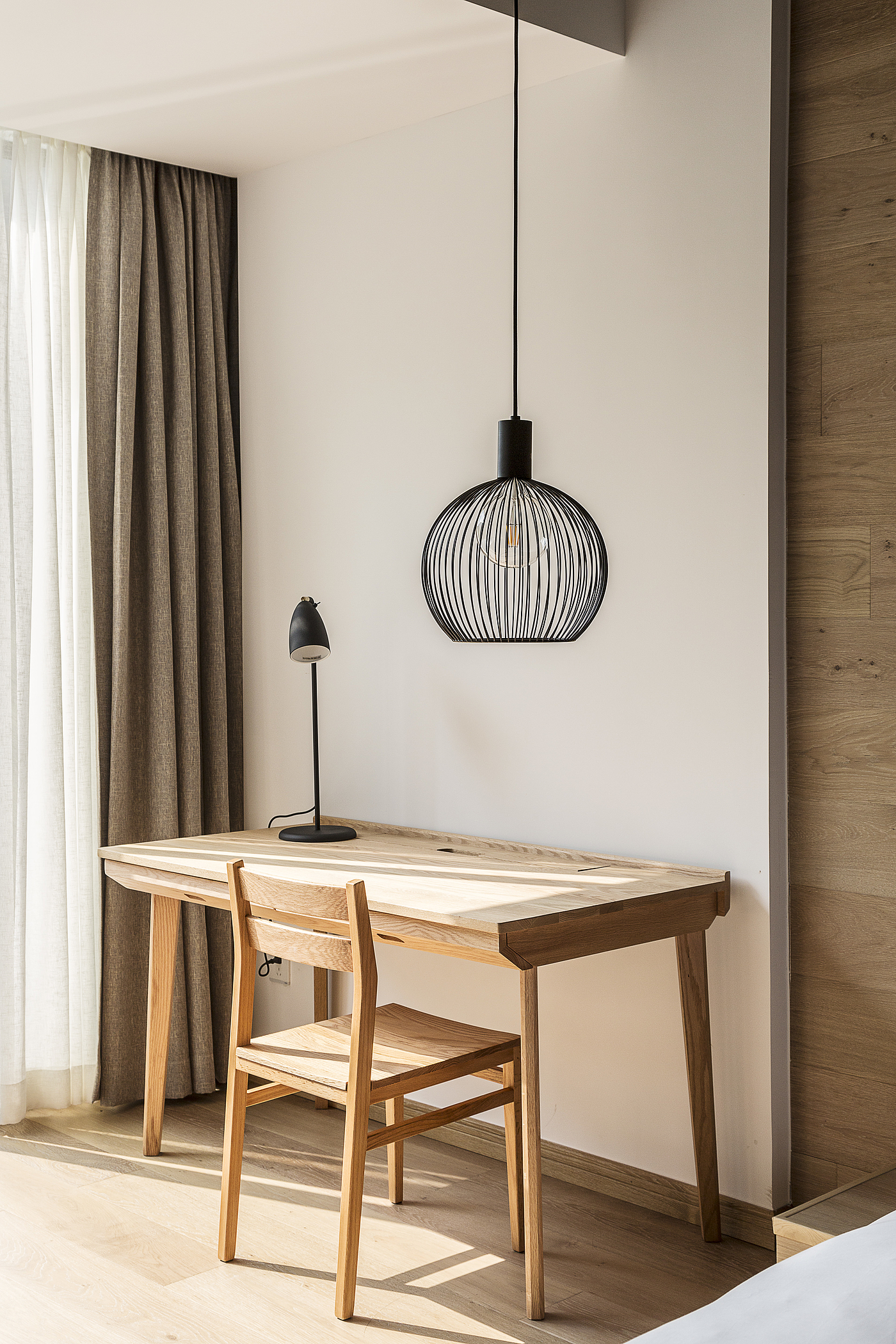 Furniture designer Ren Mengying，