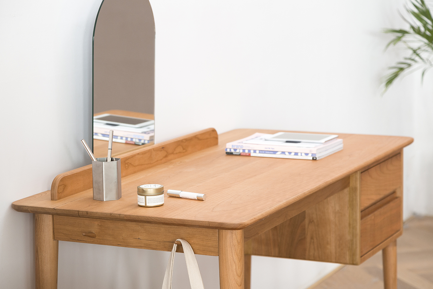 Furniture designer Ren Mengying，