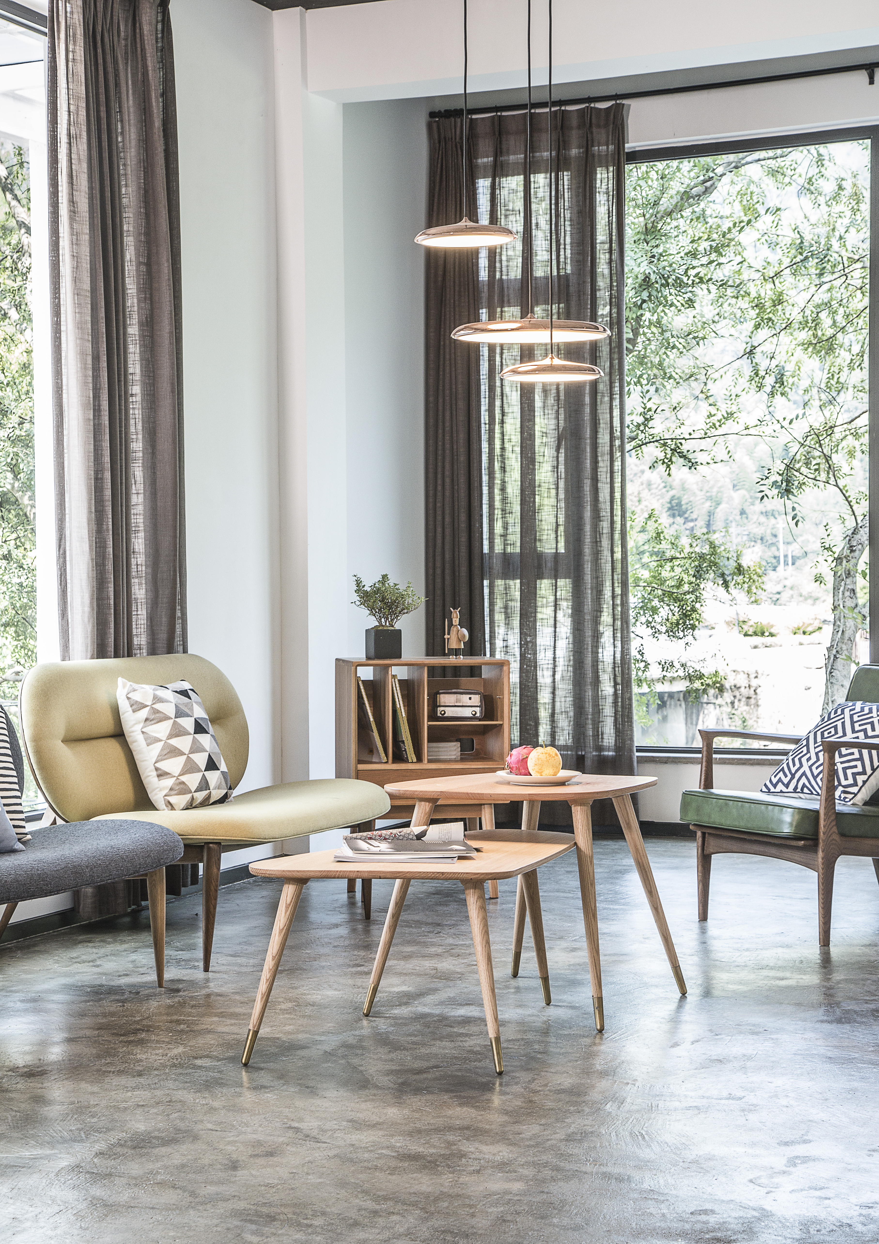 Furniture designer Ren Mengying，