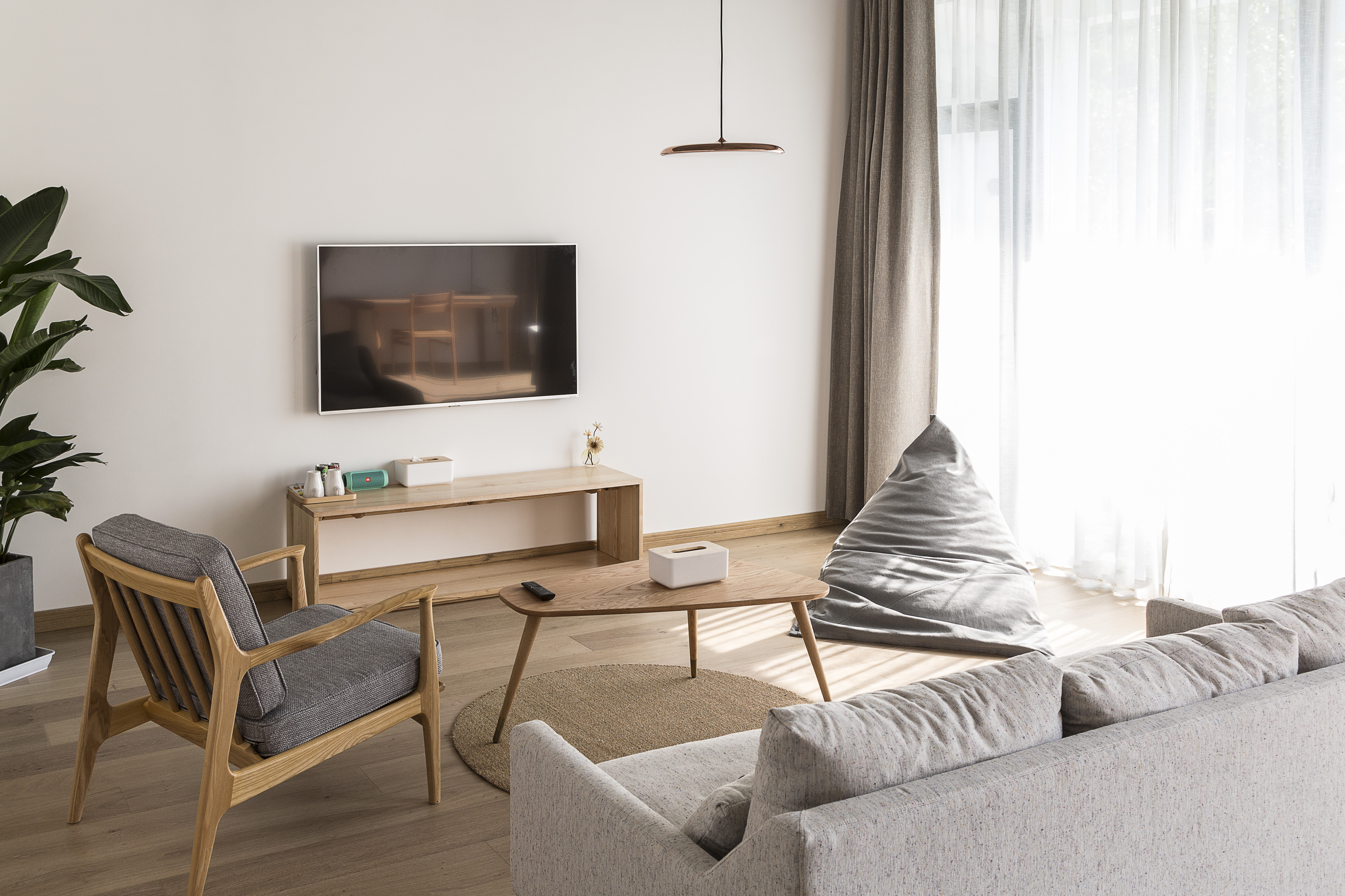 Furniture designer Ren Mengying，