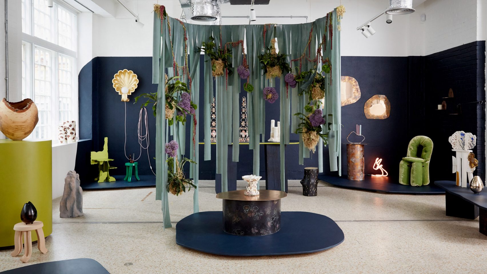 bronze，Charlotte Kingsnorth，mirror，