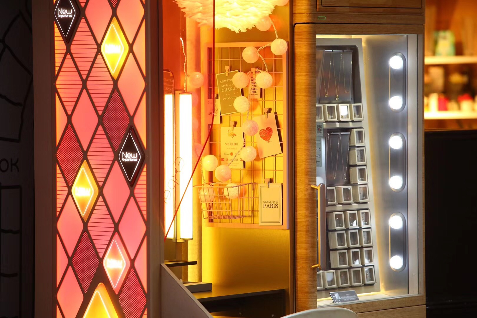 New retail，Self service vending machine，New retail design，Intelligent vending machine，Jewelry vending machine，