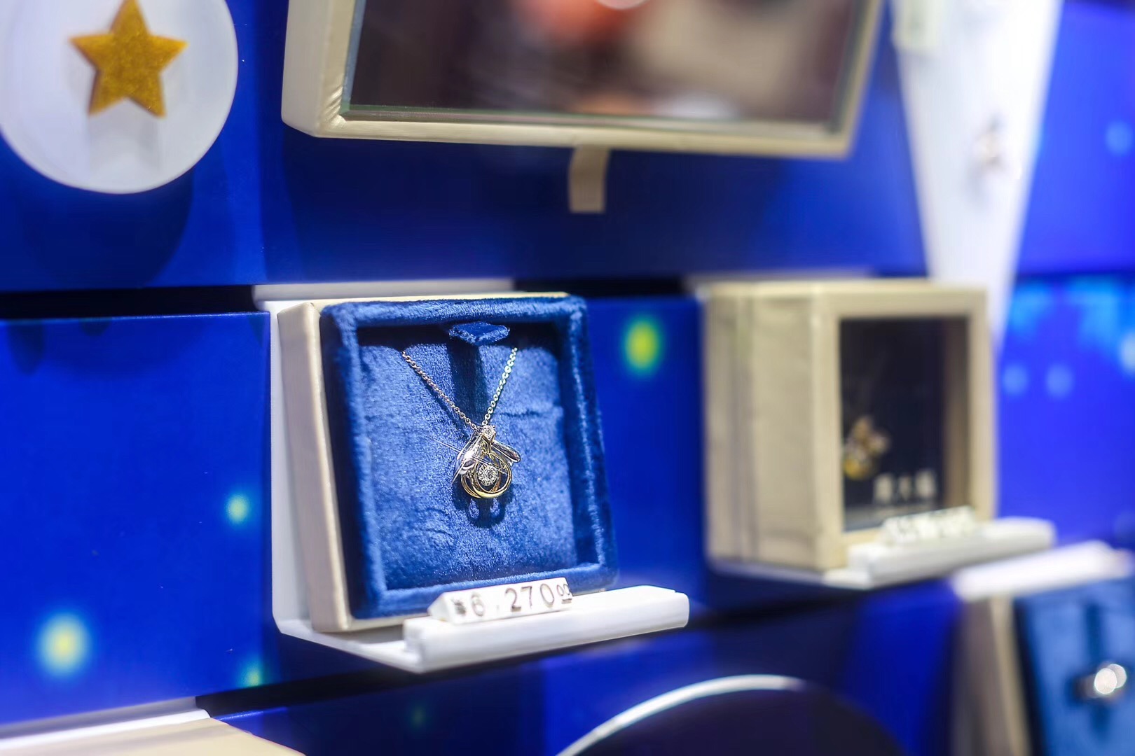 New retail，Self service vending machine，New retail design，Intelligent vending machine，Jewelry vending machine，