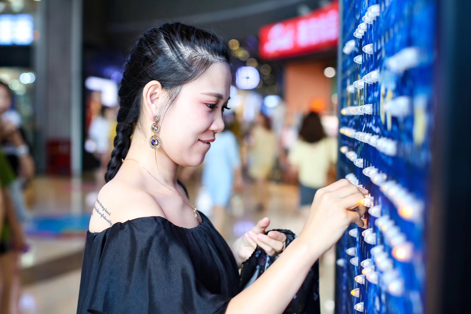 New retail，Self service vending machine，New retail design，Intelligent vending machine，Jewelry vending machine，