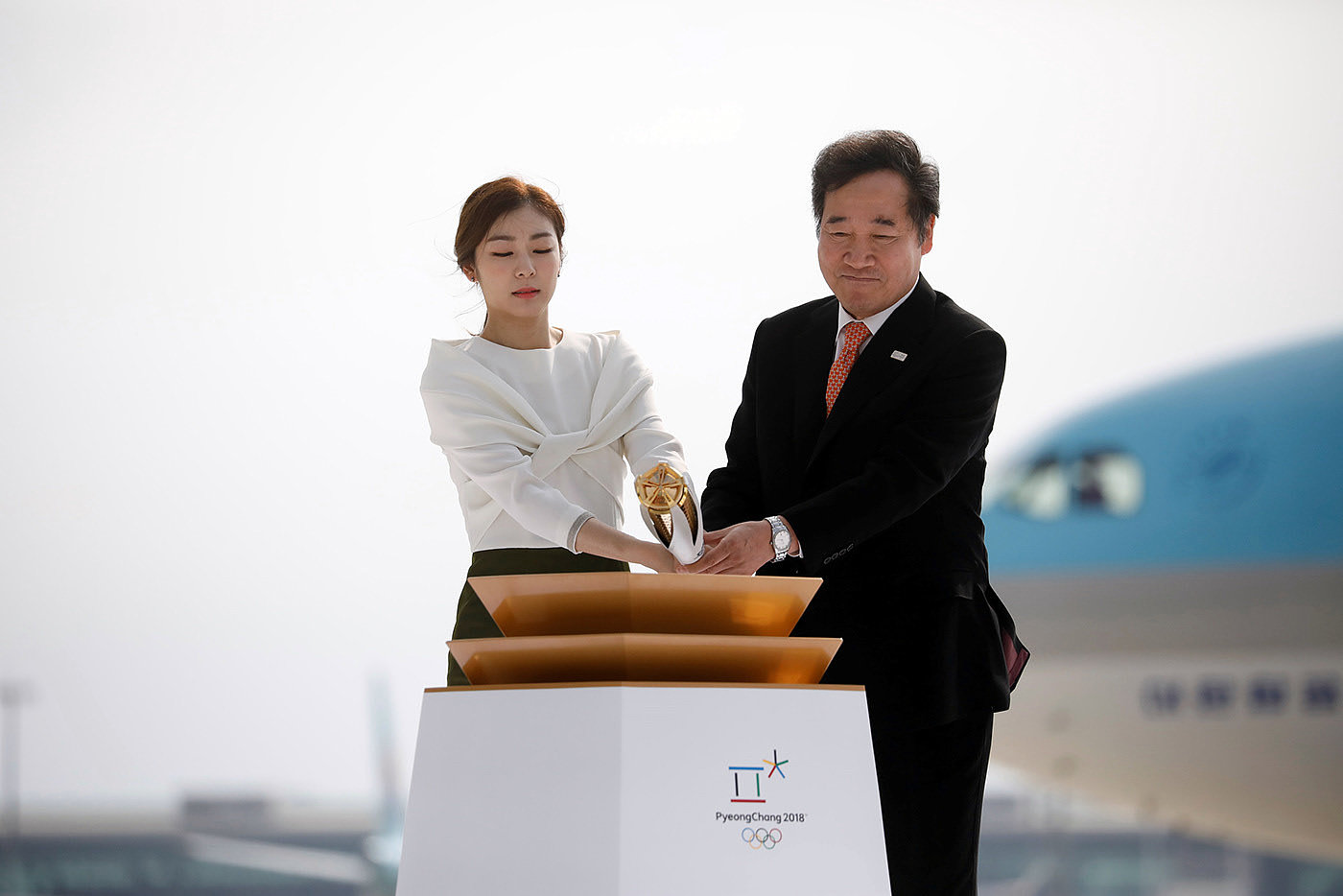 torch，white，Olympic，