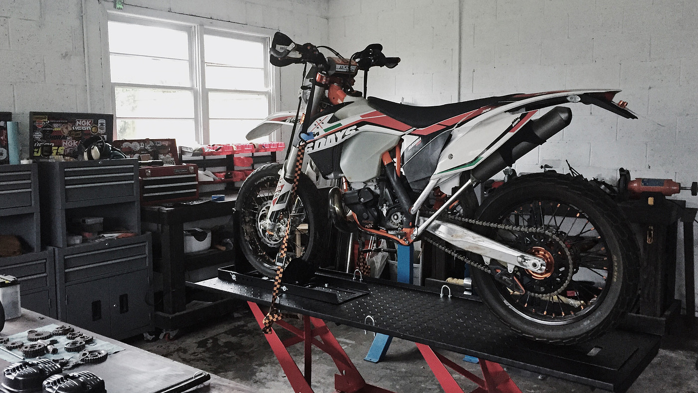 Out of the street，motorcycle，MM-300，
