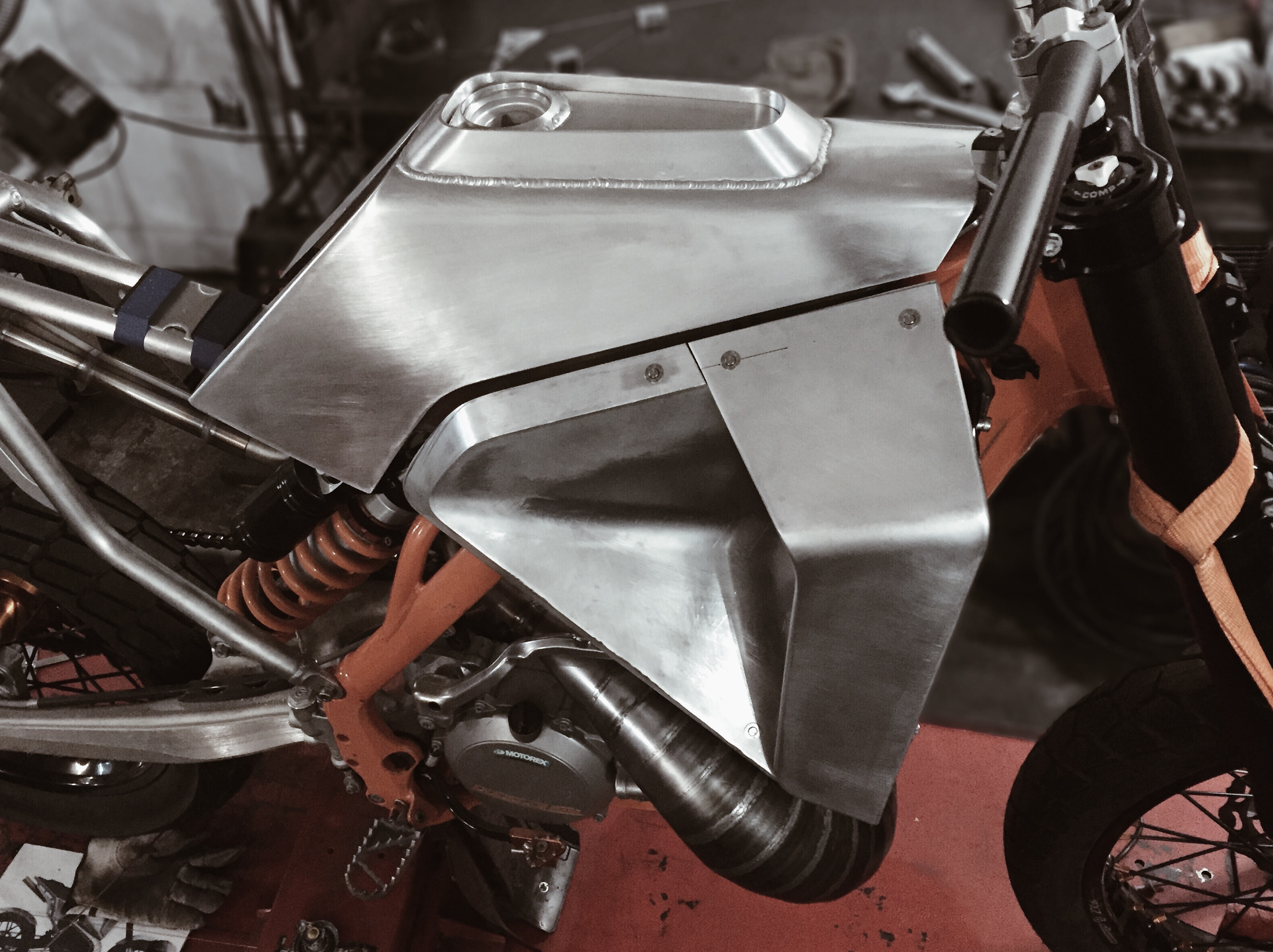 Out of the street，motorcycle，MM-300，