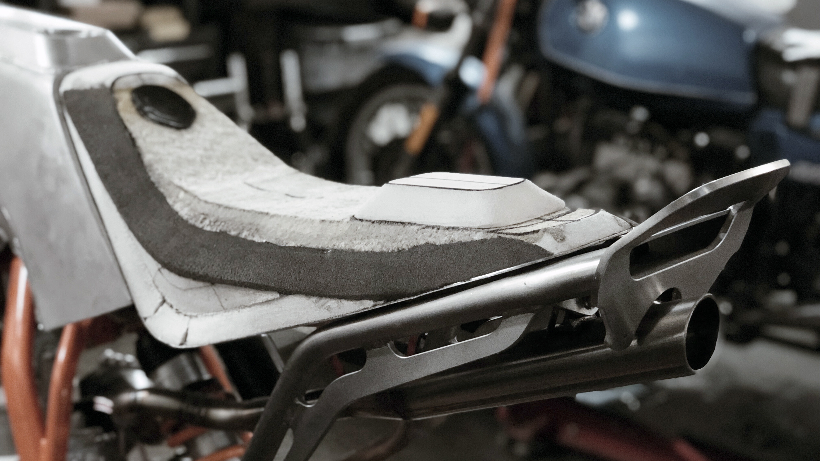 Out of the street，motorcycle，MM-300，