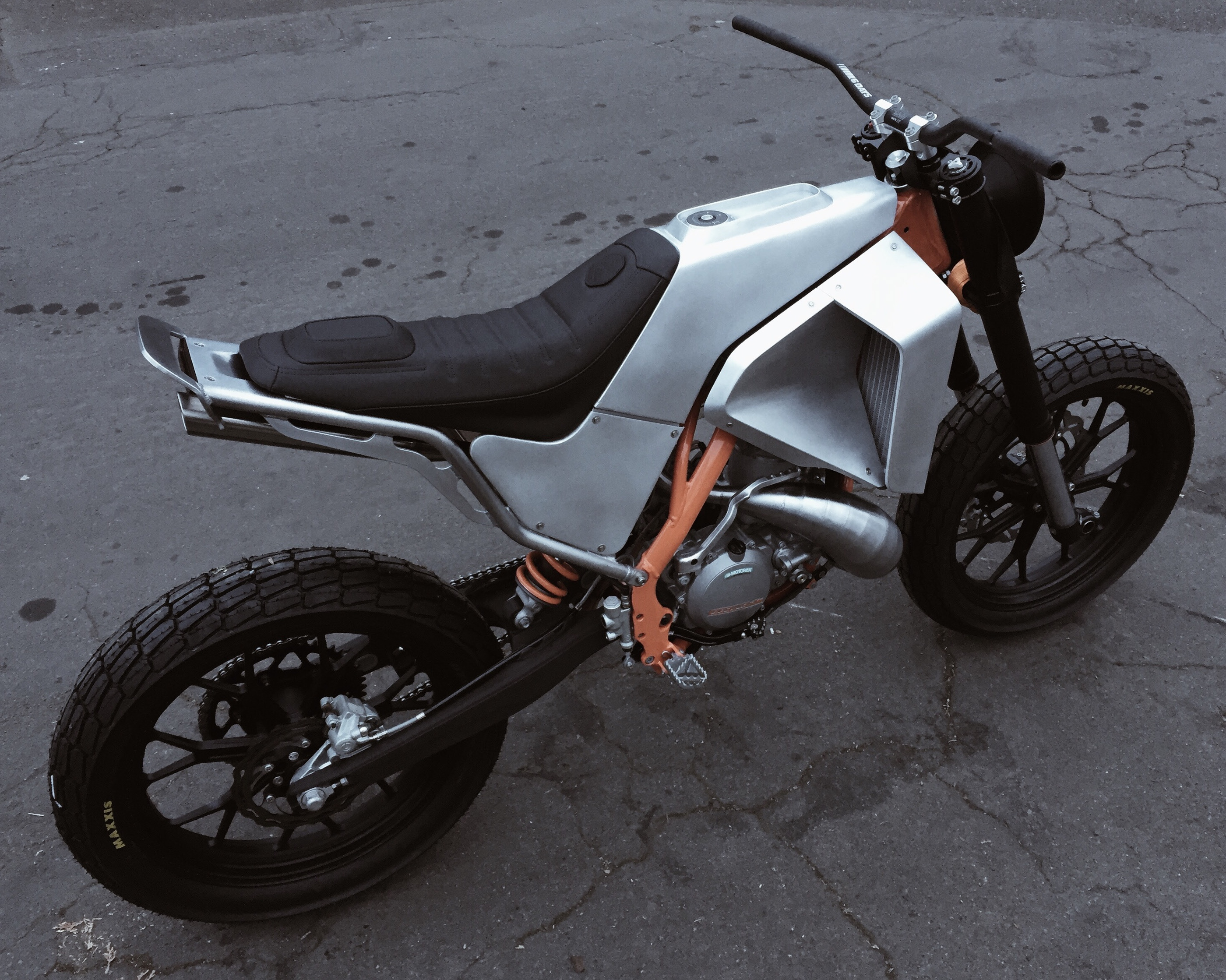 Out of the street，motorcycle，MM-300，