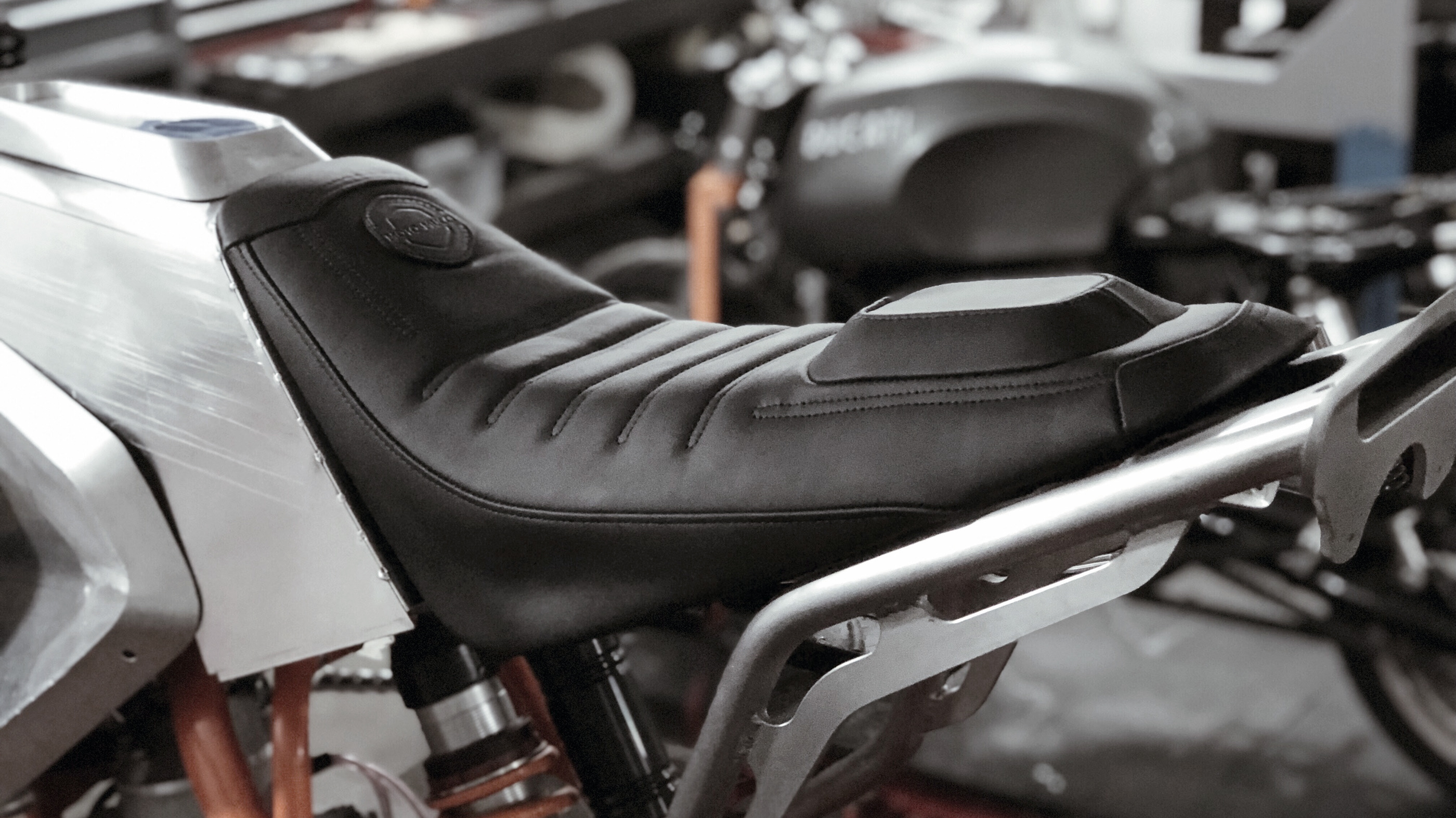 Out of the street，motorcycle，MM-300，