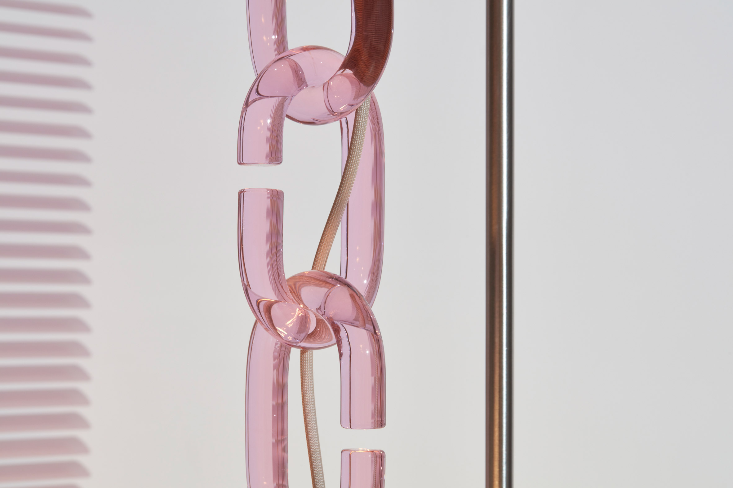 chain，Glass，colour，lighting，