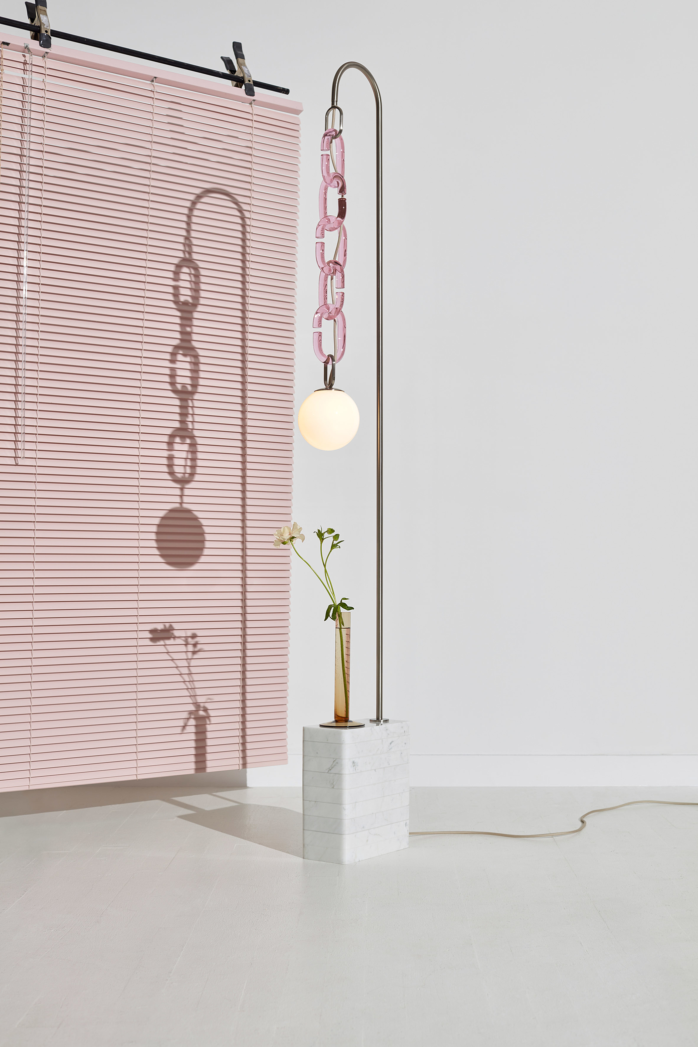 chain，Glass，colour，lighting，