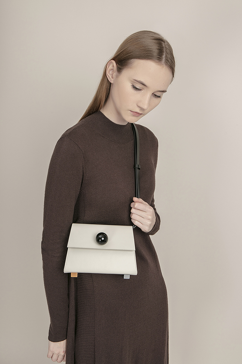 Color contrast，matter，Female bag，