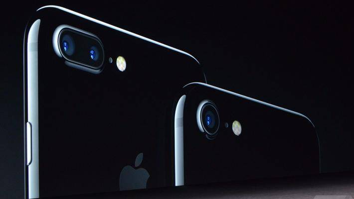 camera，mobile phone，selfie，