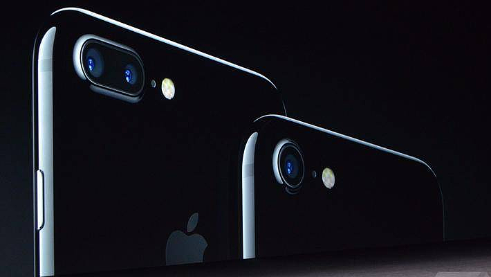 camera，mobile phone，selfie，