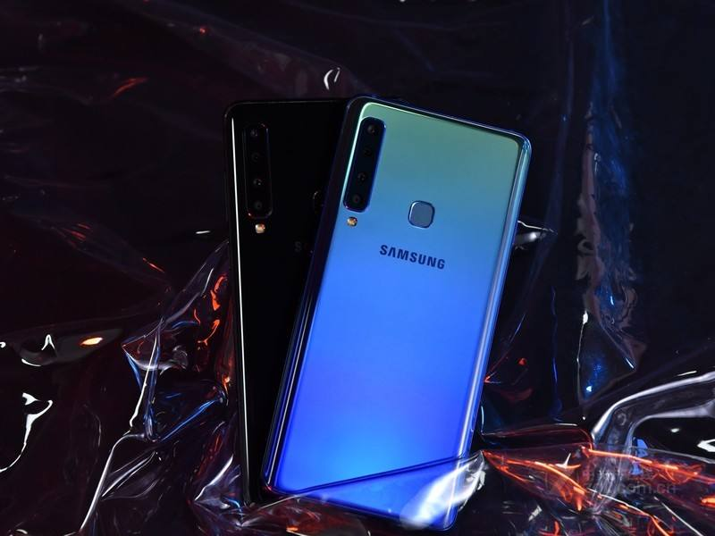 camera，mobile phone，selfie，