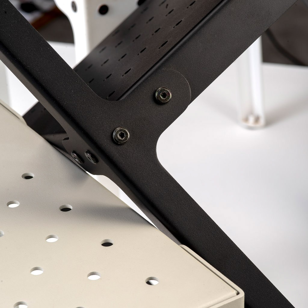 Akhil Raj，Metal plate，Cole，chair，chair，