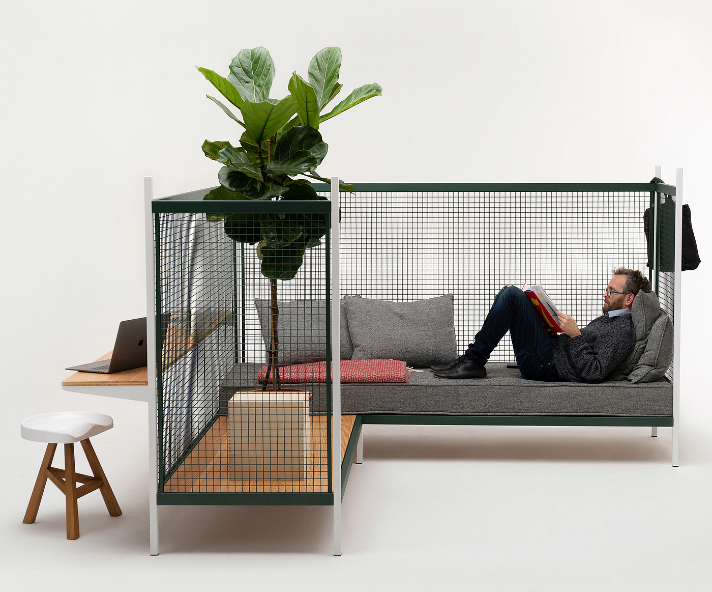 Established & S，furniture，office，