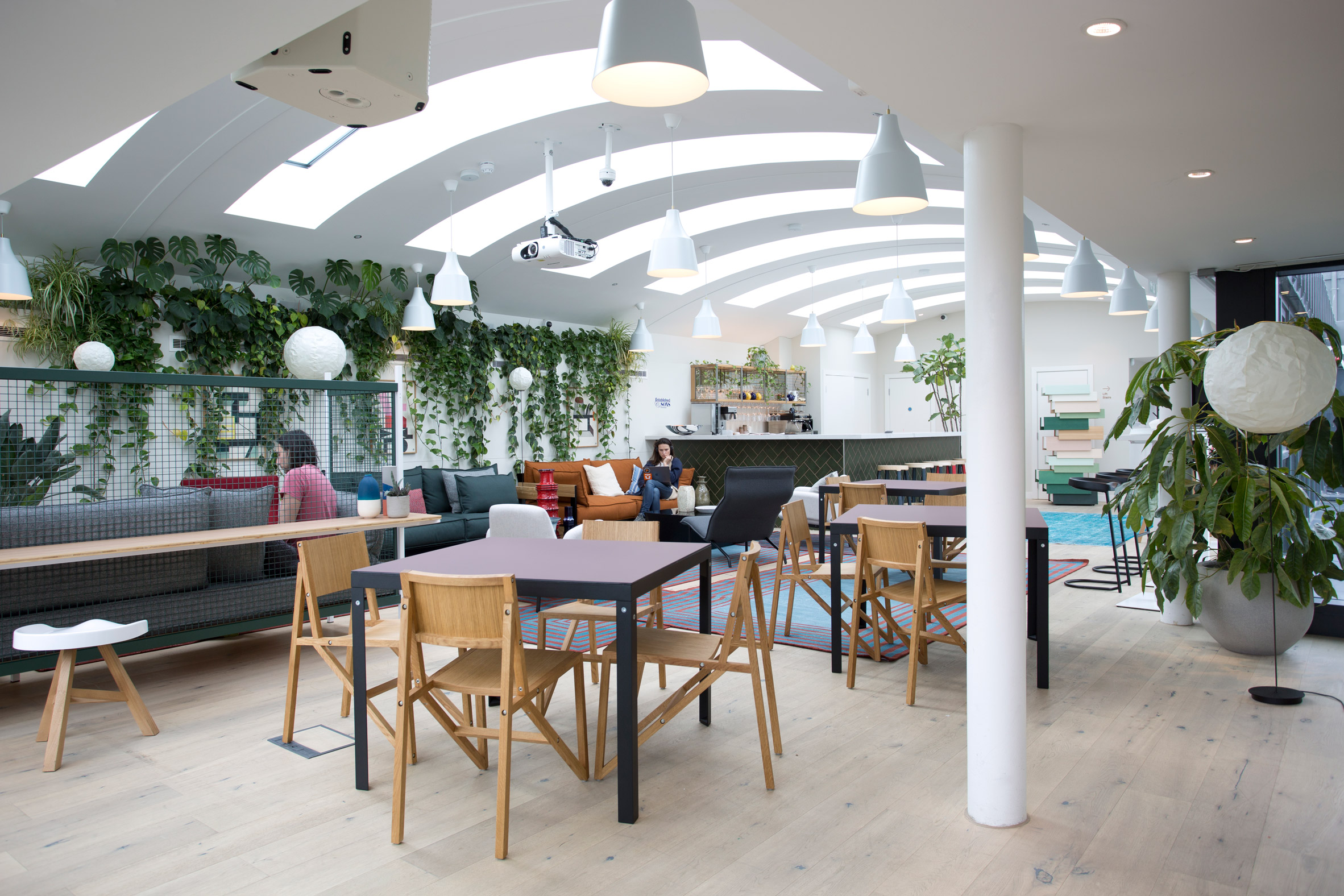 Established & S，furniture，office，