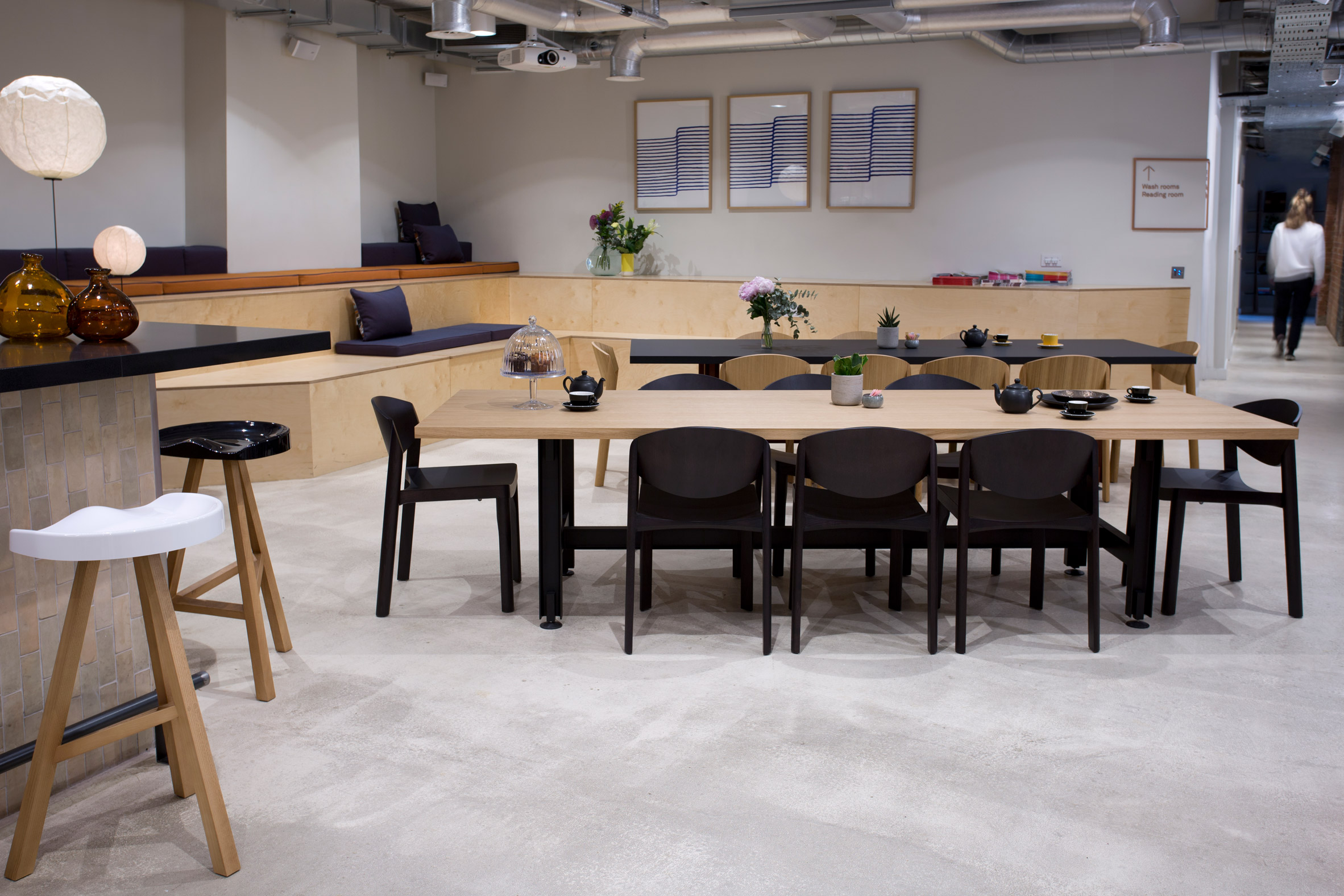 Established & S，furniture，office，