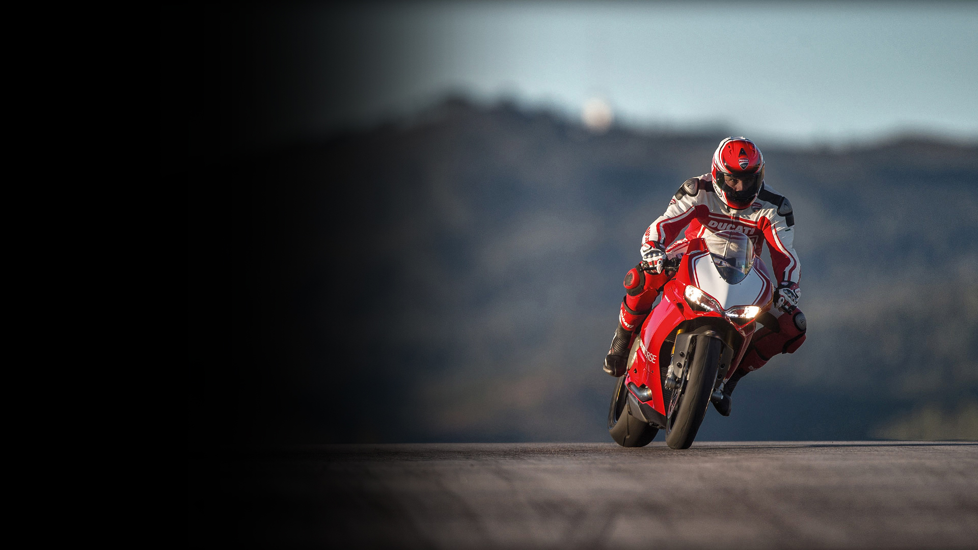 Traffic jam，locomotive，ducats，Ducati，American style，motorcycle，