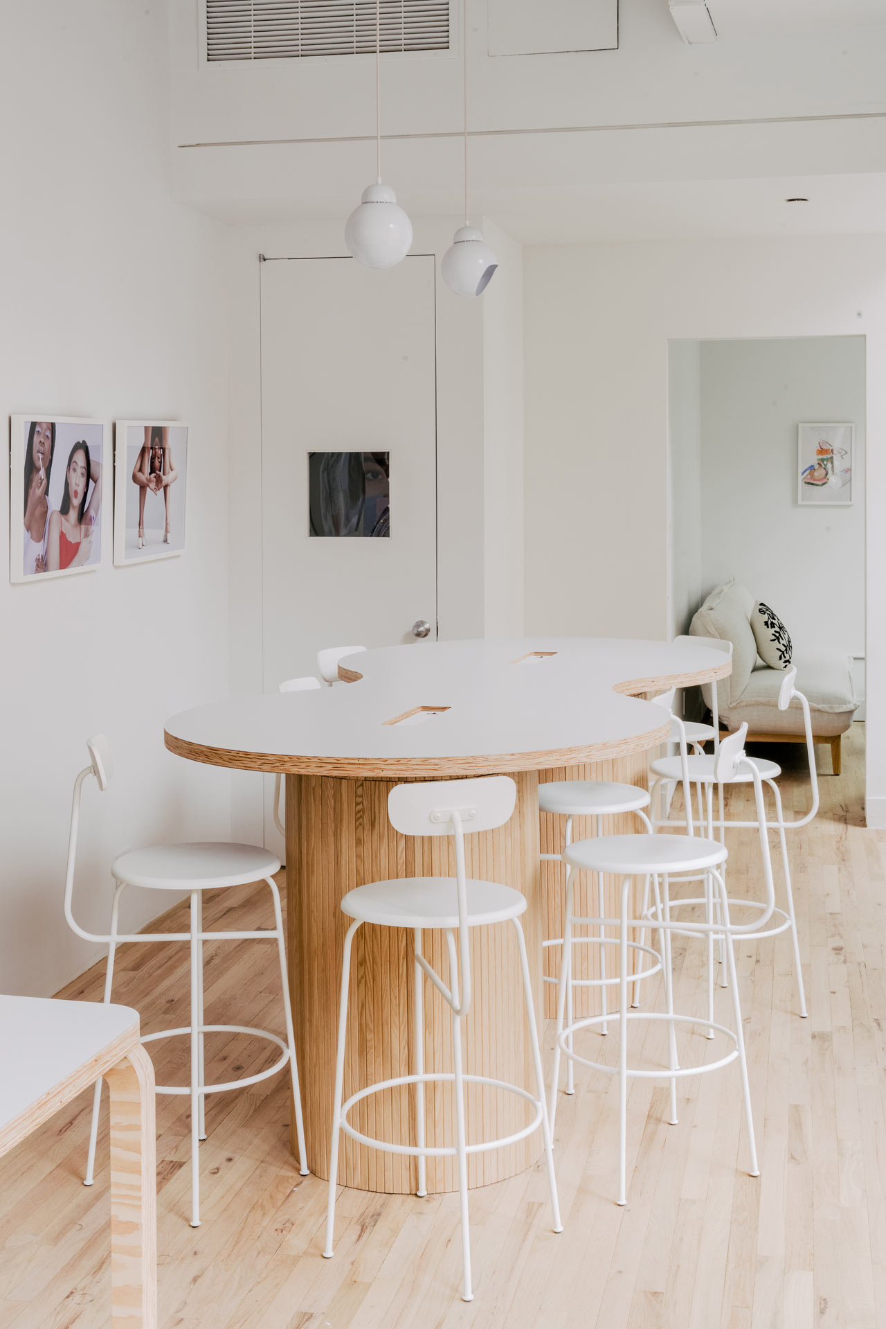 office，Billie，Minimalist，Michael Yarinsky，indoor，