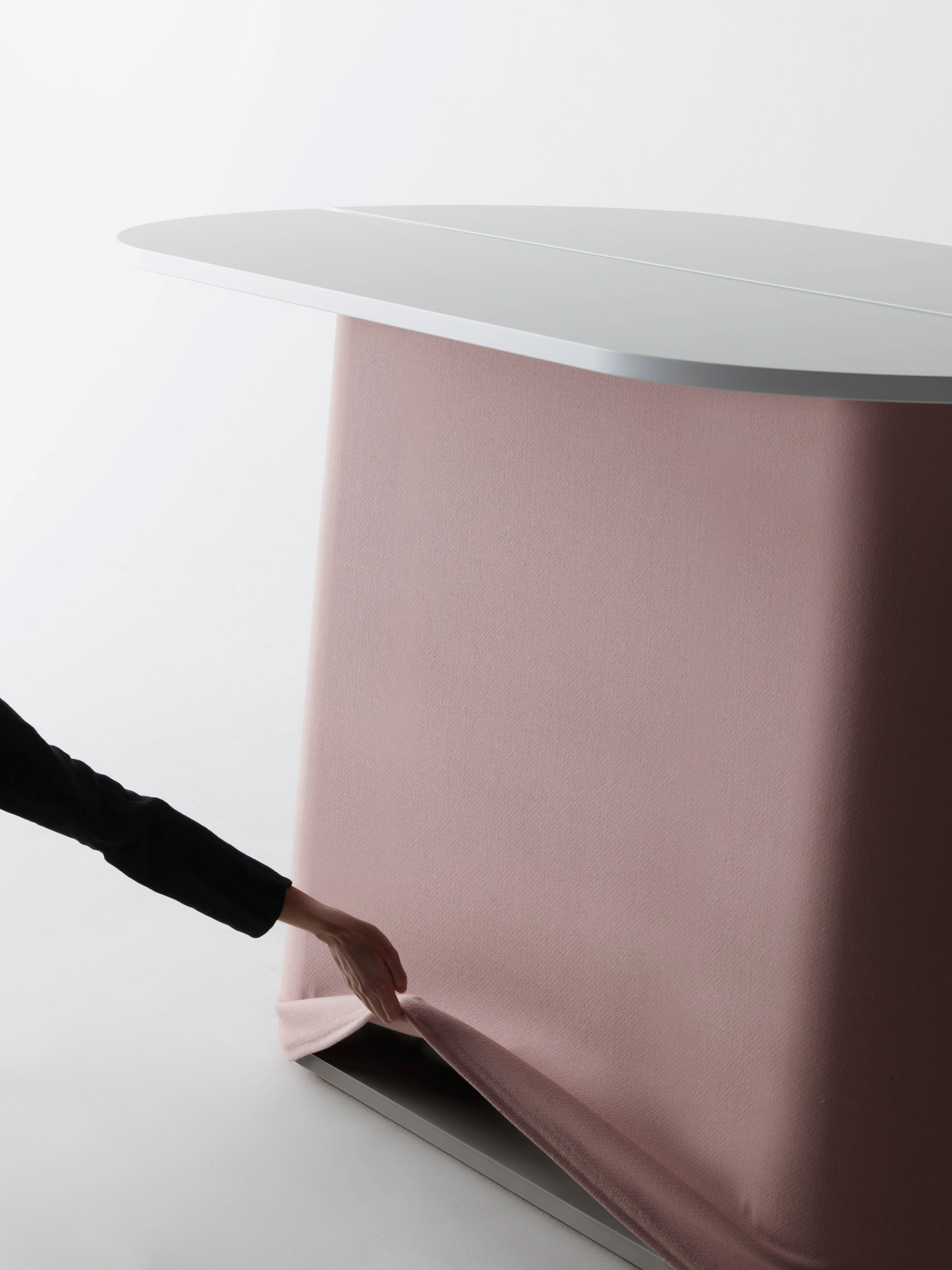 Pink，Conference table，LEAVE，