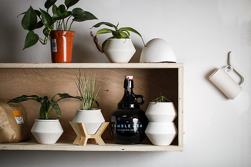 white，ceramics，Small functional watering can，