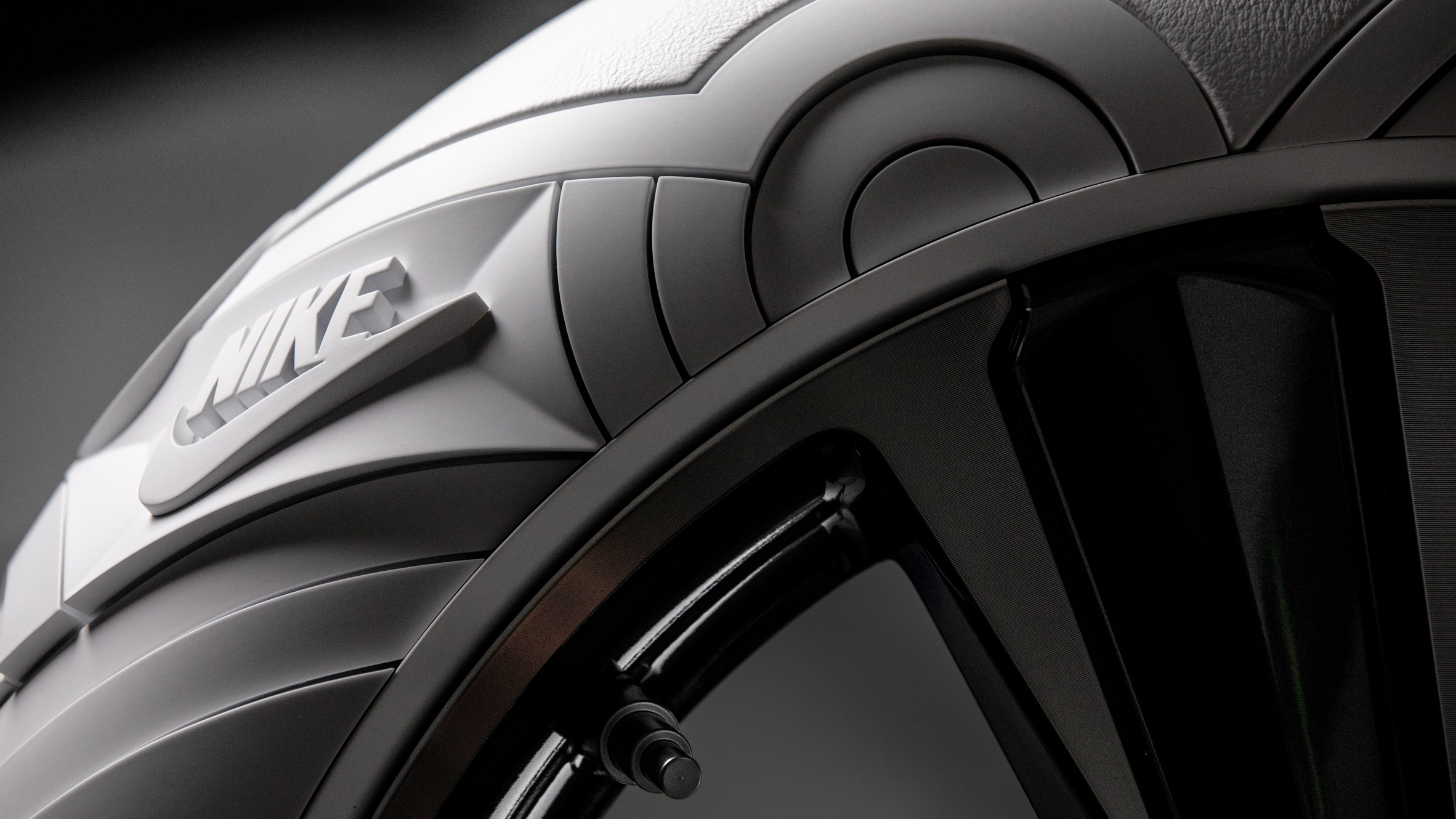 white，Smart phone，Tire design，