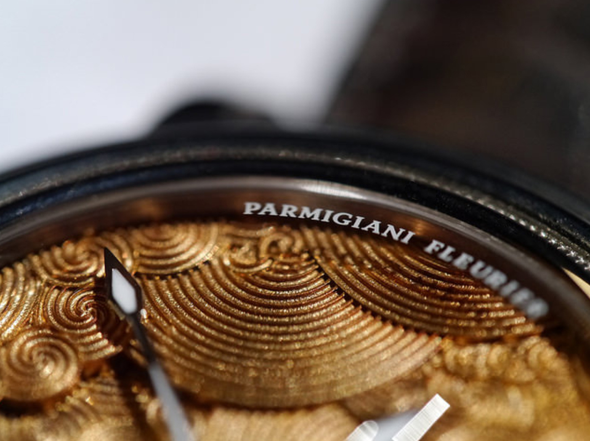 Platinum 18ct dial，Made of rose gold，The wheel replaces the traditional escapement fork，Typical of toric series，Inspired by Japanese Gardens，